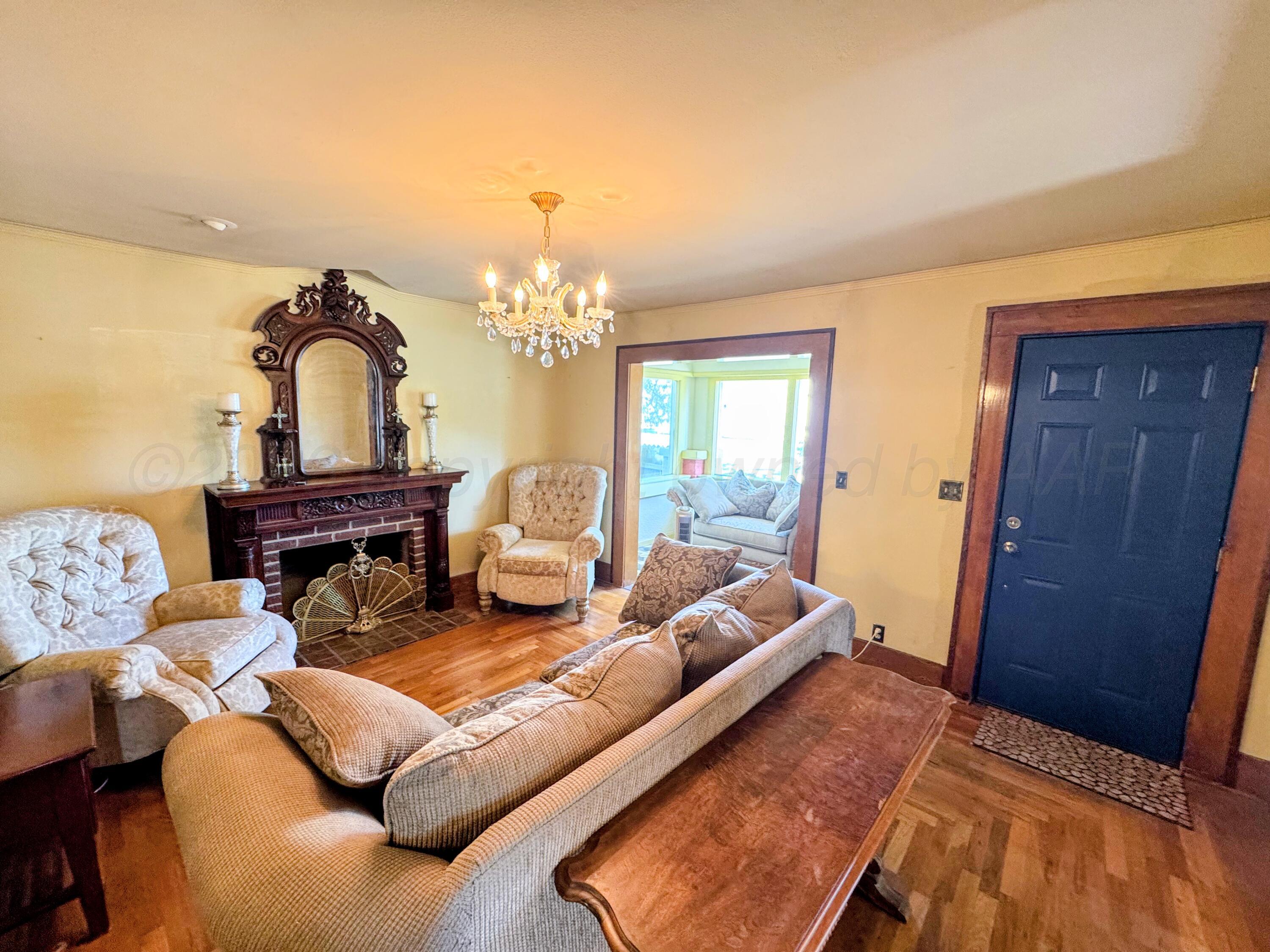 221 S Baylor Street Property Photo 4