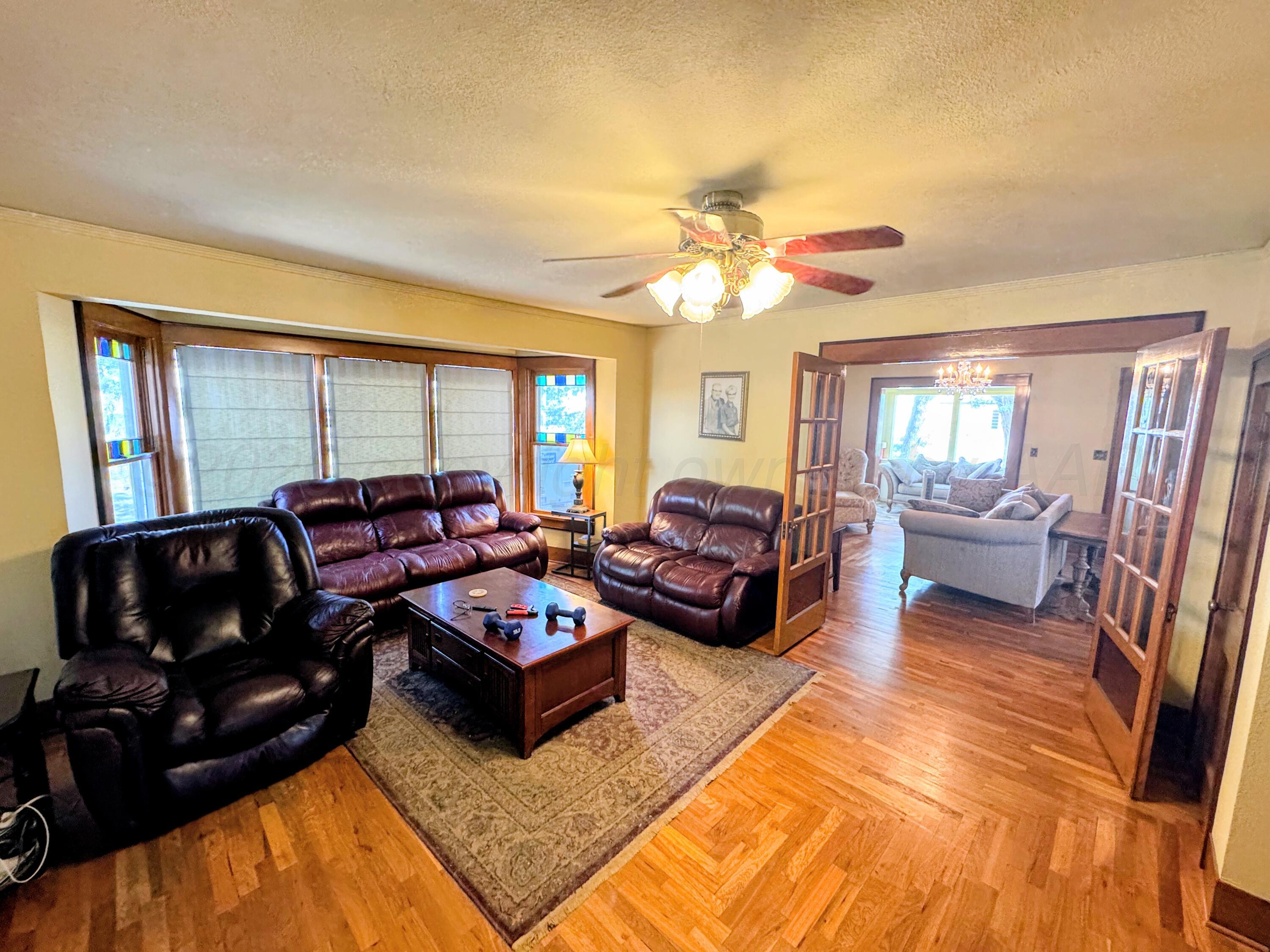 221 S Baylor Street Property Photo 5