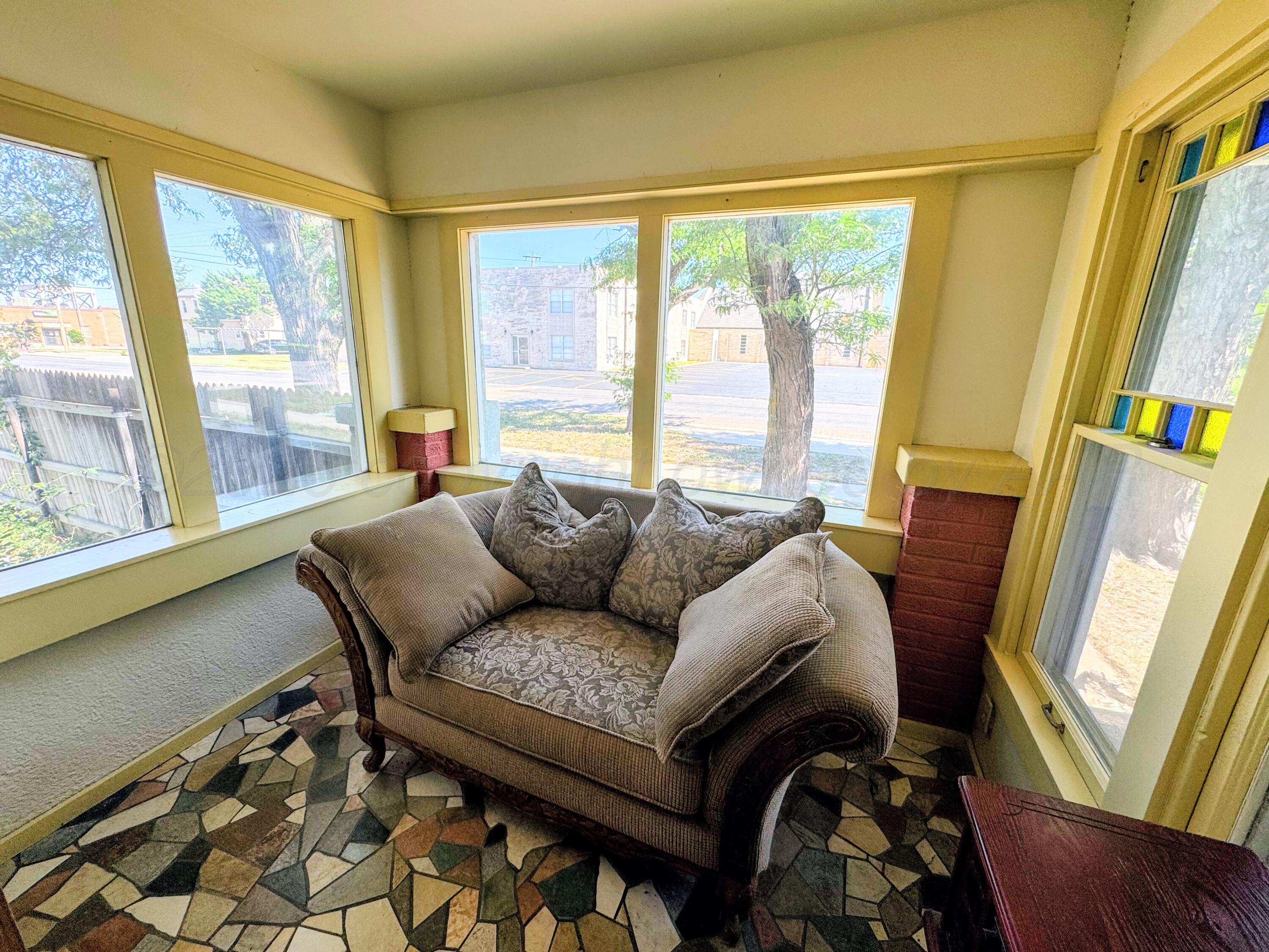 221 S Baylor Street Property Photo 6