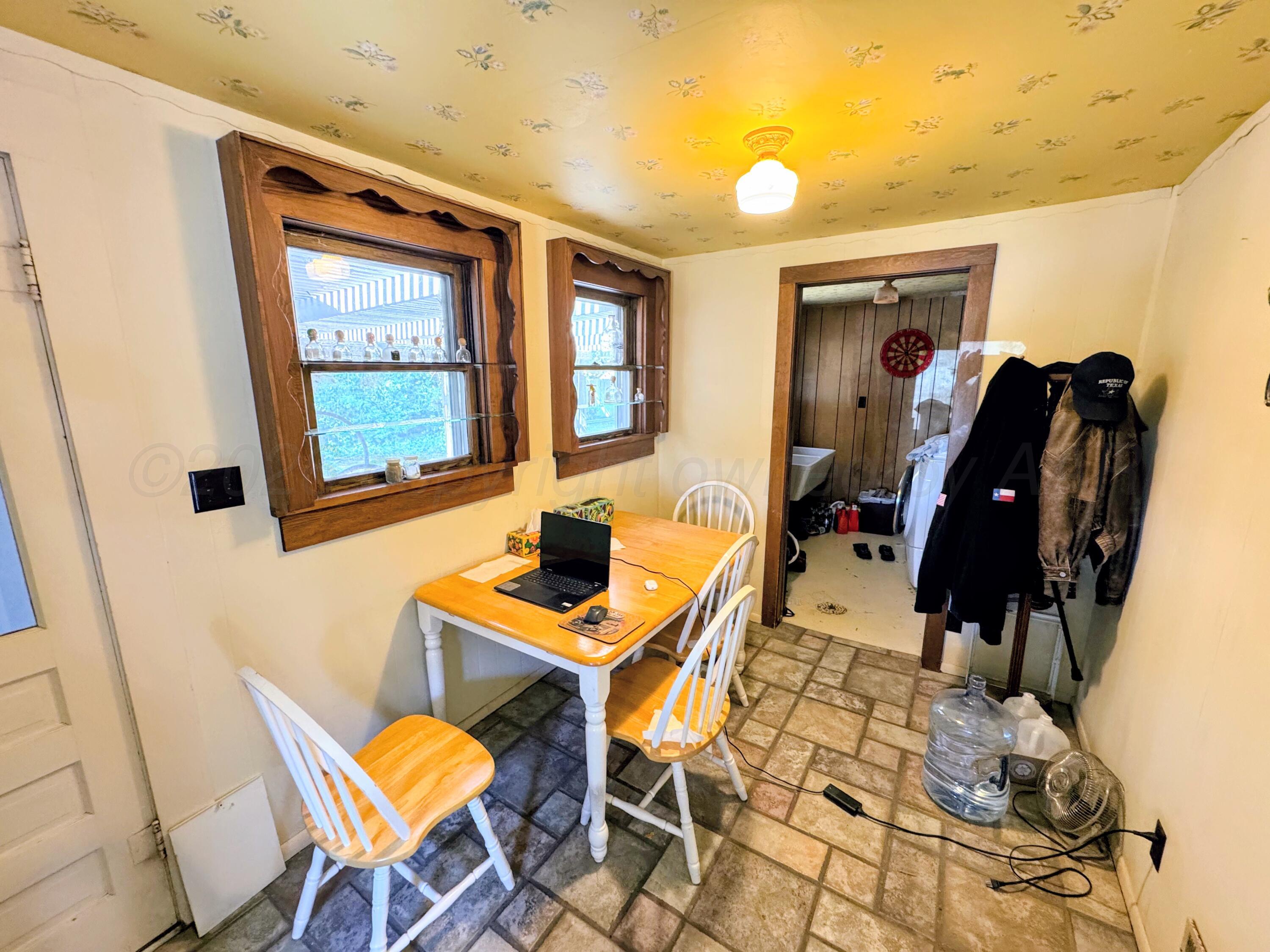 221 S Baylor Street Property Photo 11