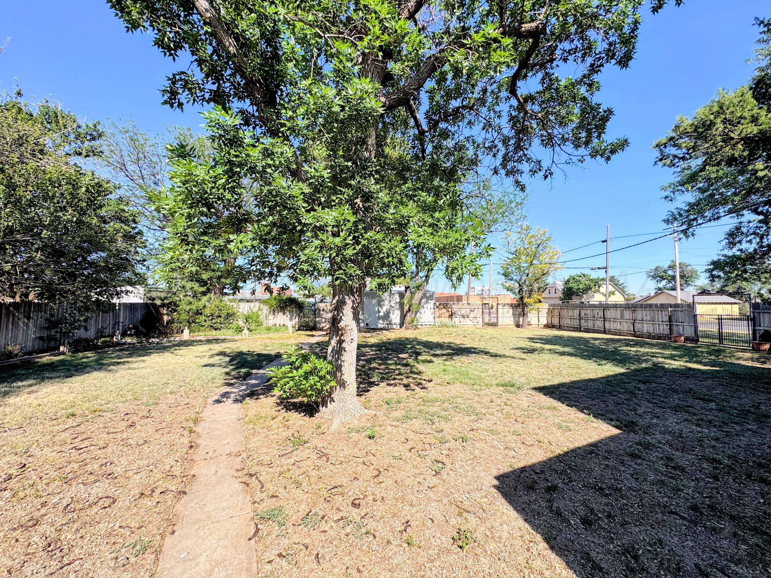 221 S Baylor Street Property Photo 26