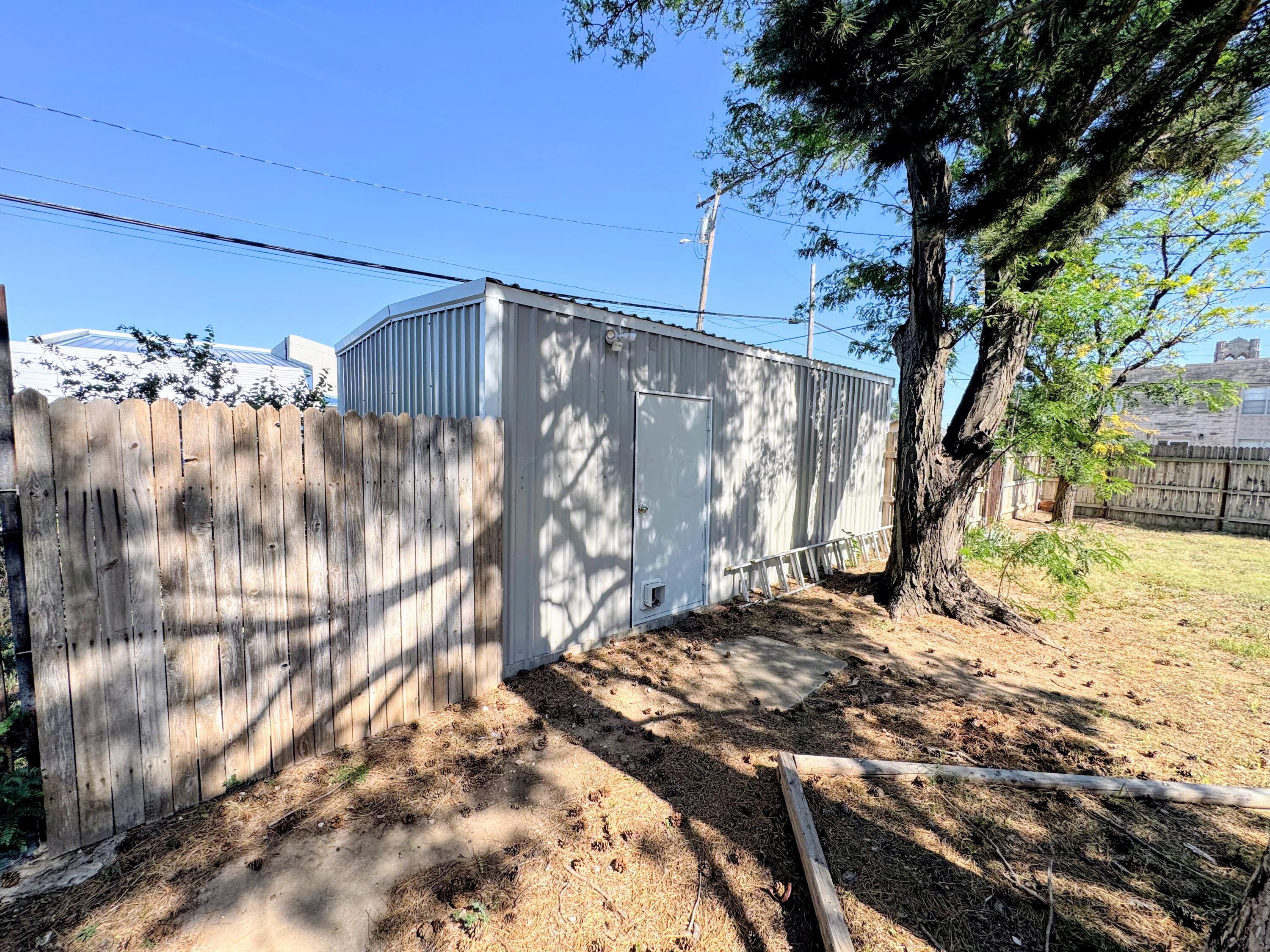 221 S Baylor Street Property Photo 28