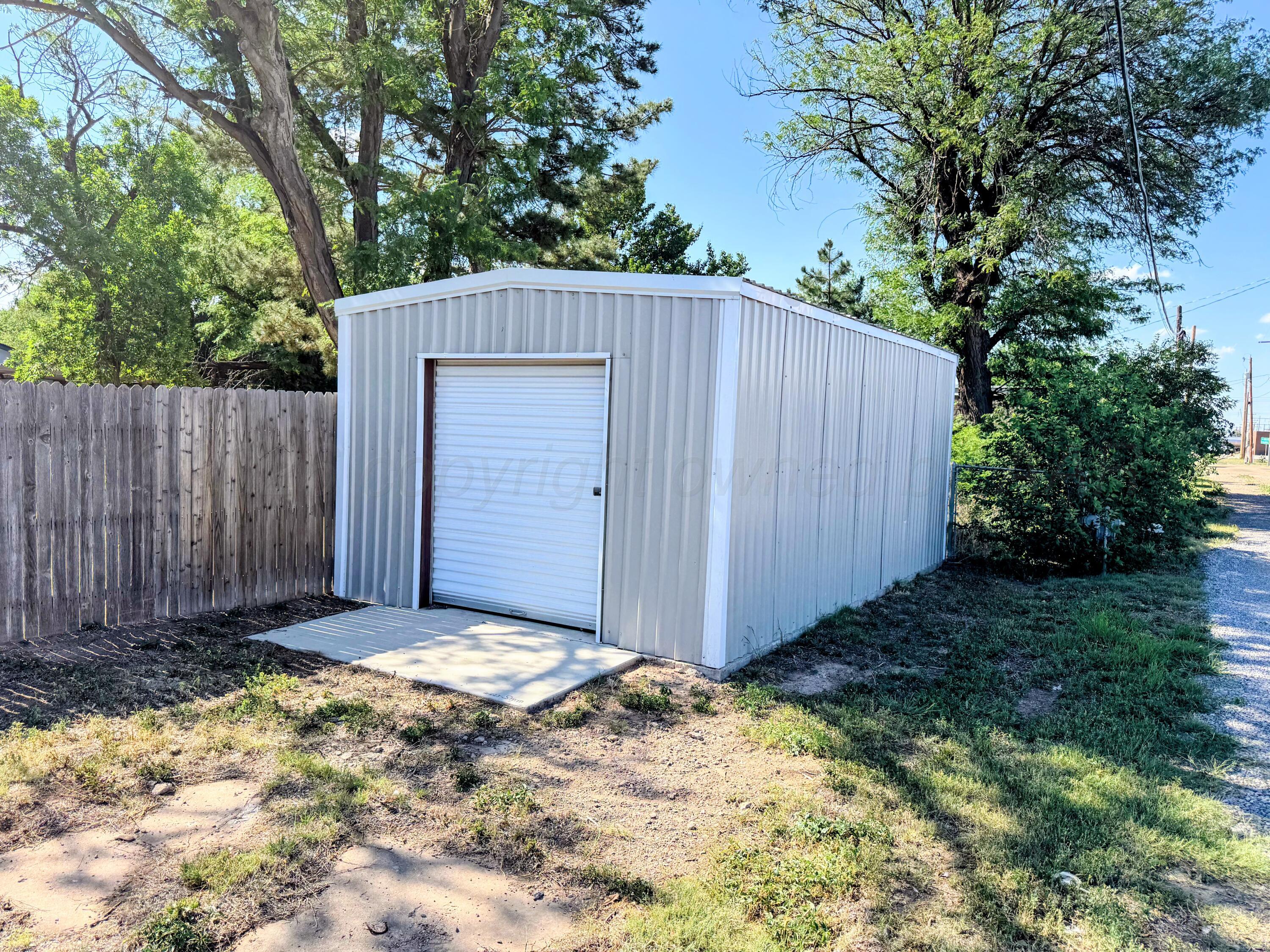 221 S Baylor Street Property Photo 29