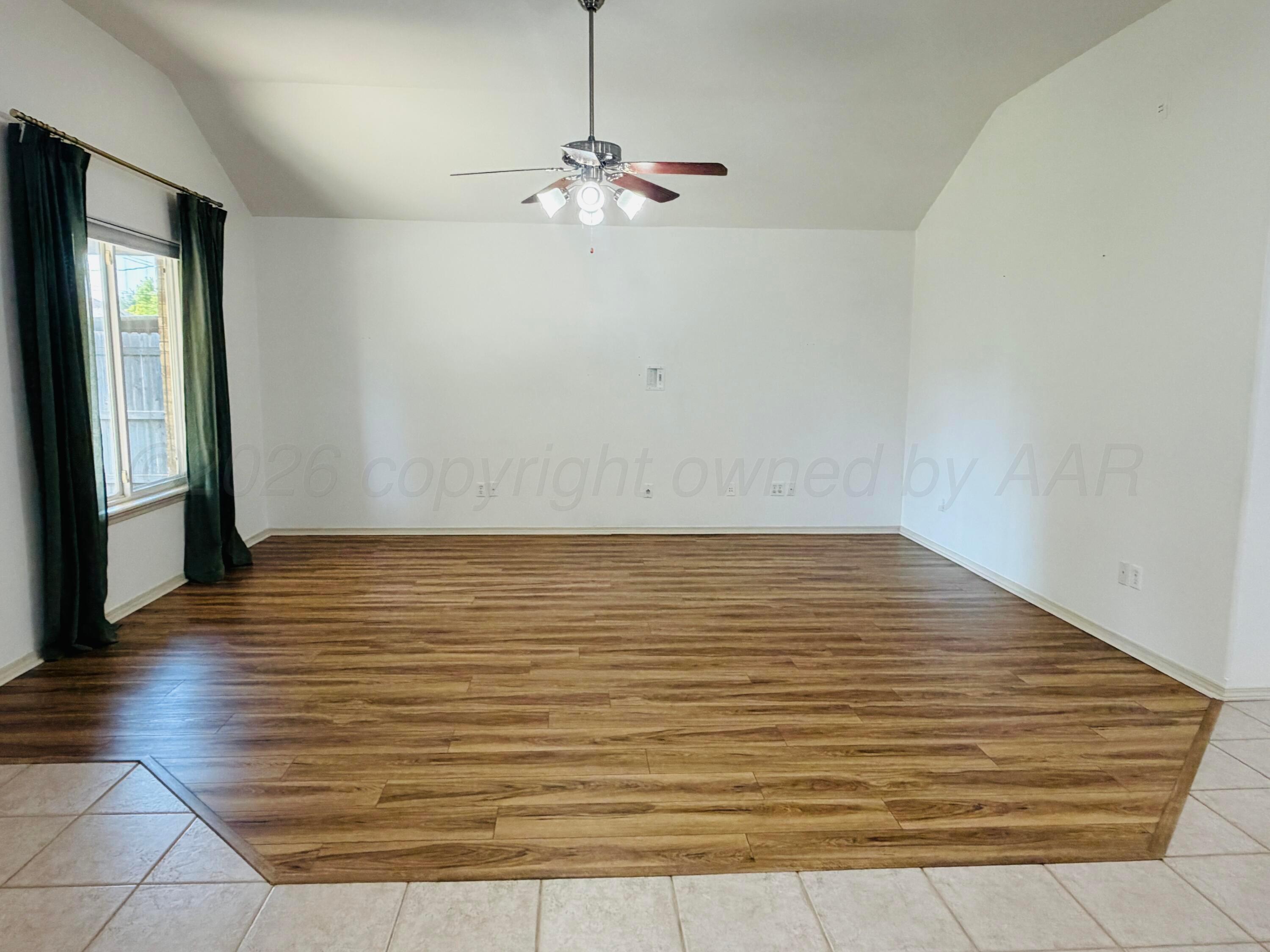 1100 Pheasant Run Property Photo 4