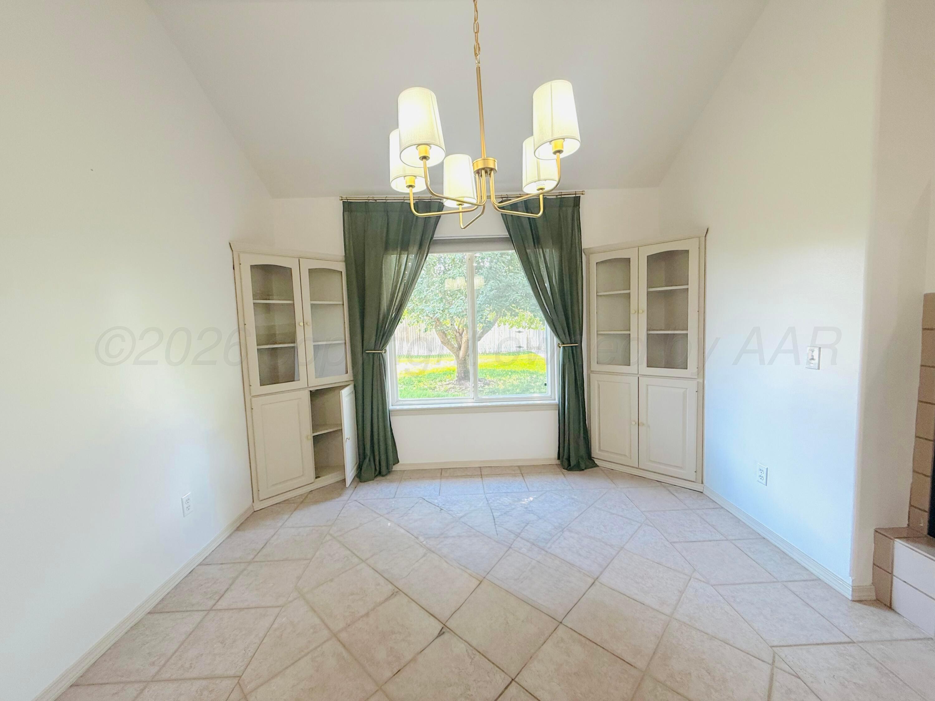 1100 Pheasant Run Property Photo 6