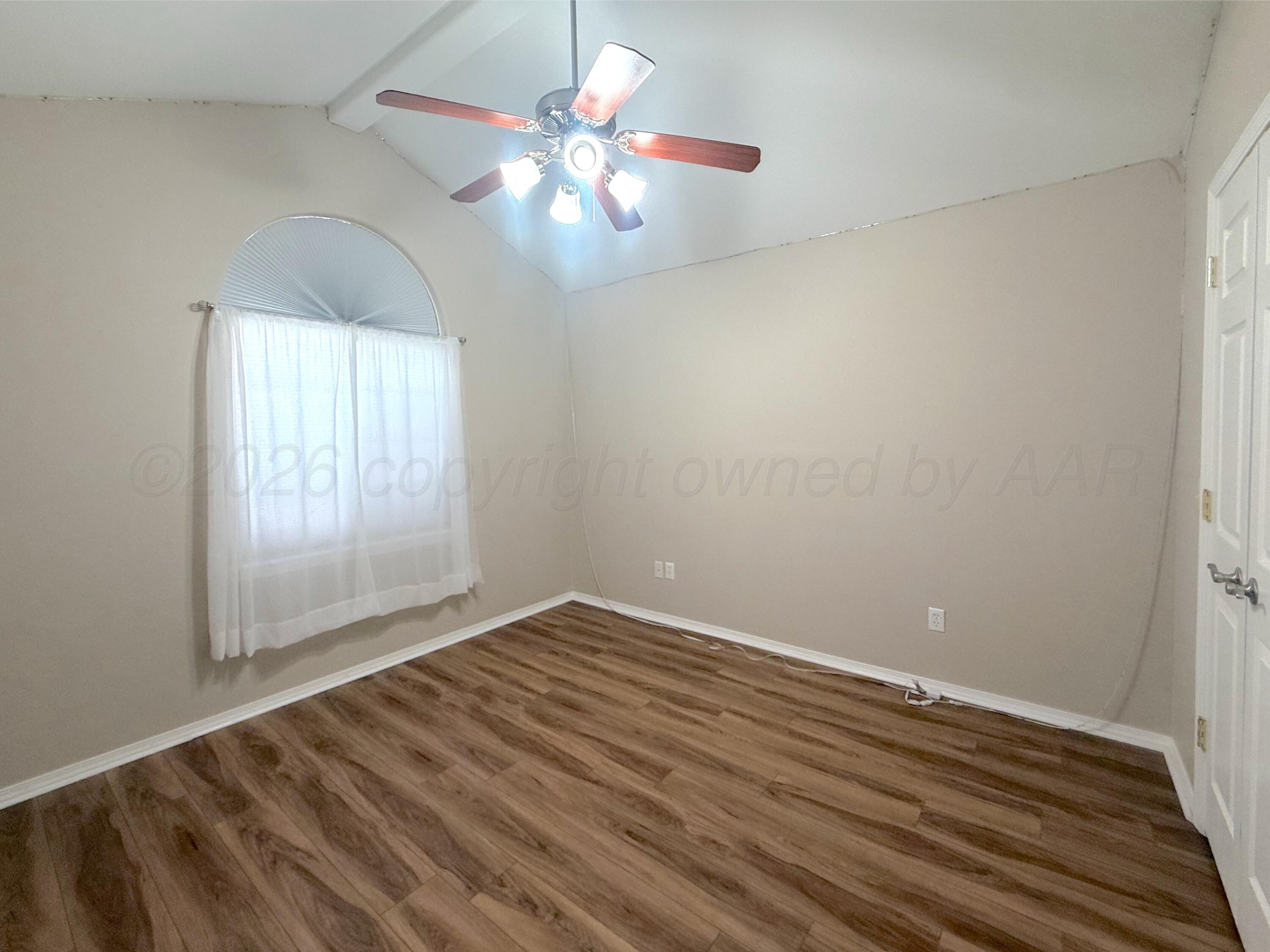 1100 Pheasant Run Property Photo 8