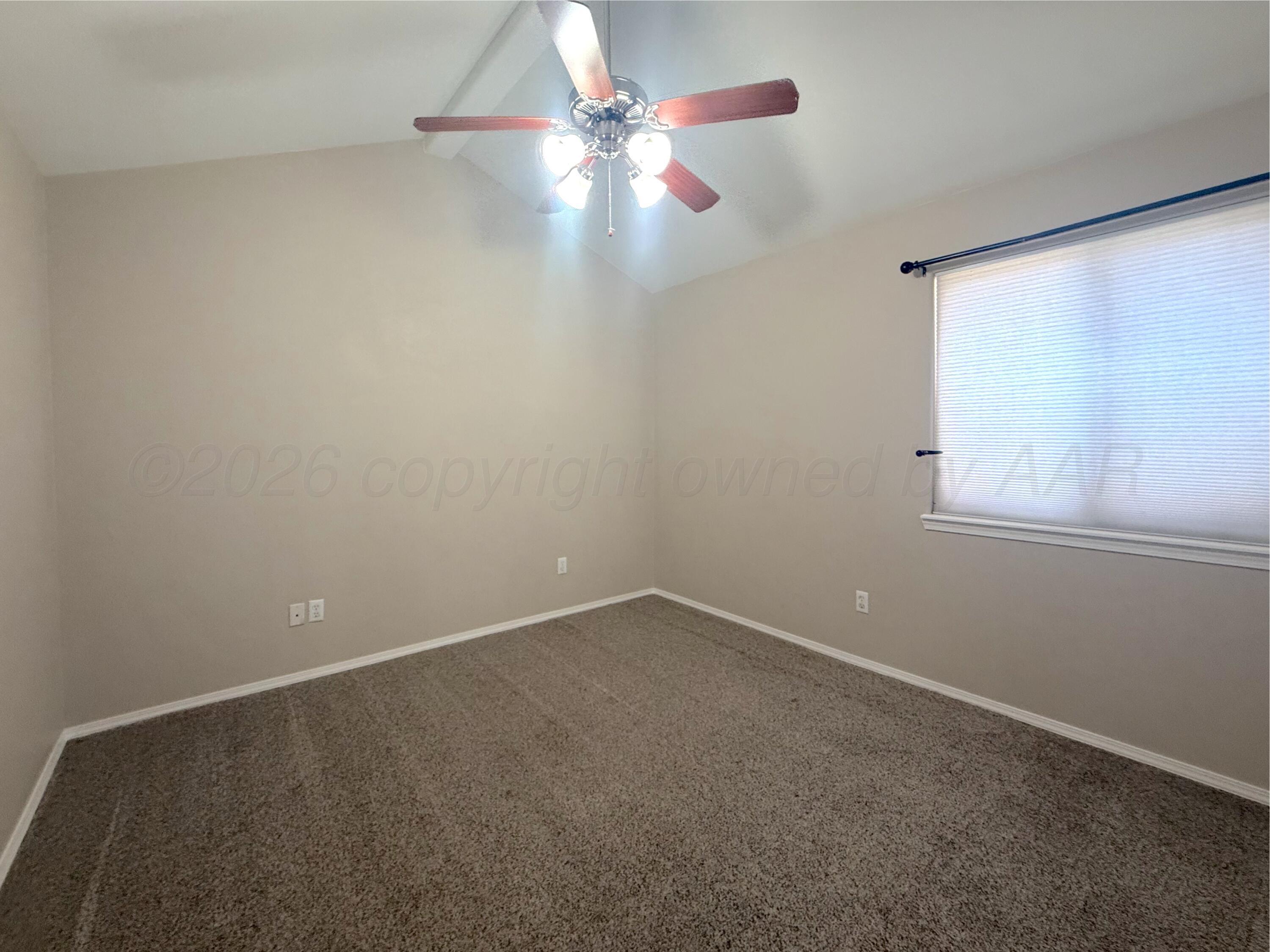 1100 Pheasant Run Property Photo 9