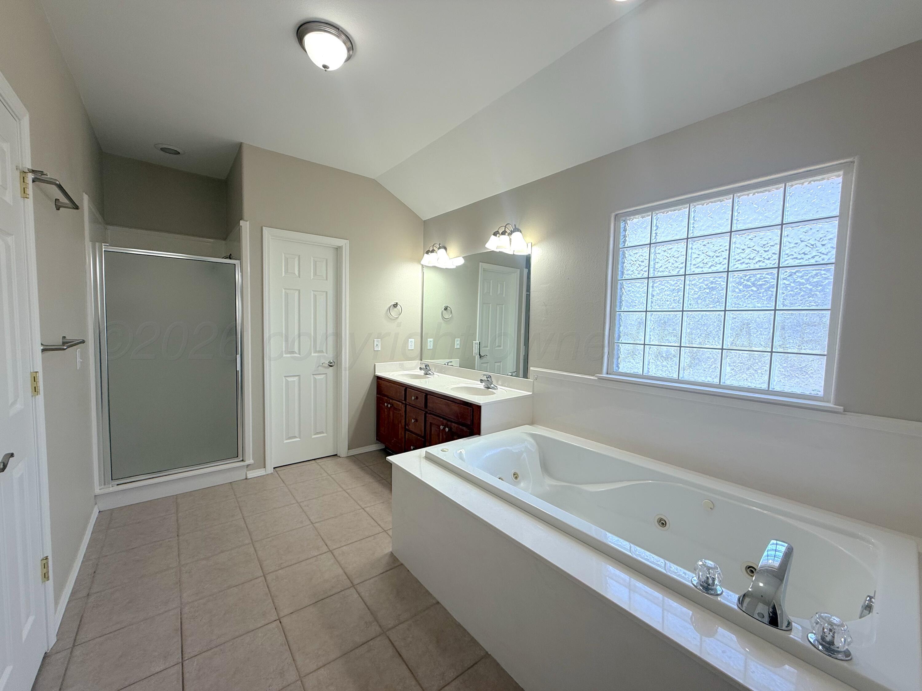 1100 Pheasant Run Property Photo 14