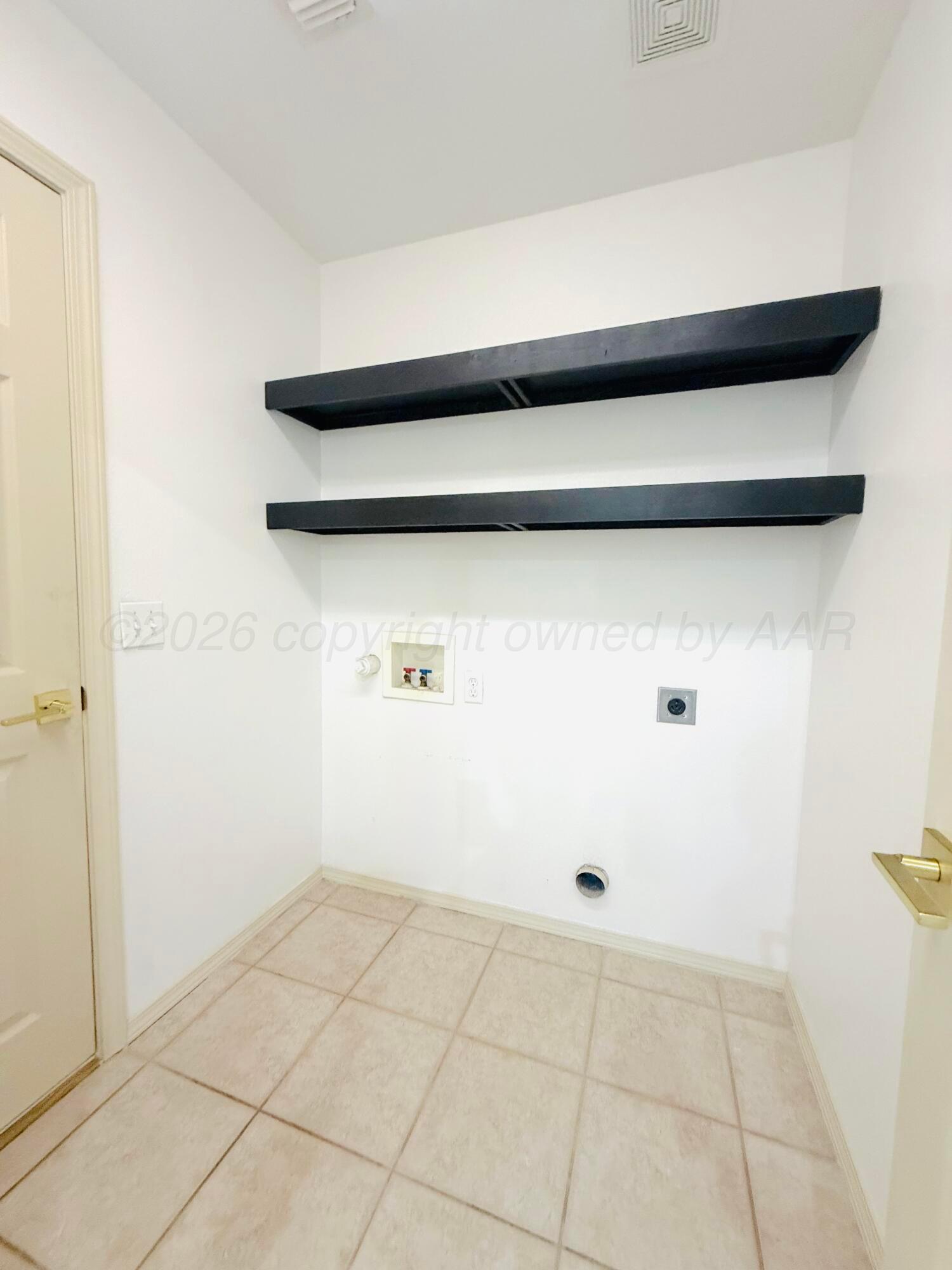 1100 Pheasant Run Property Photo 15