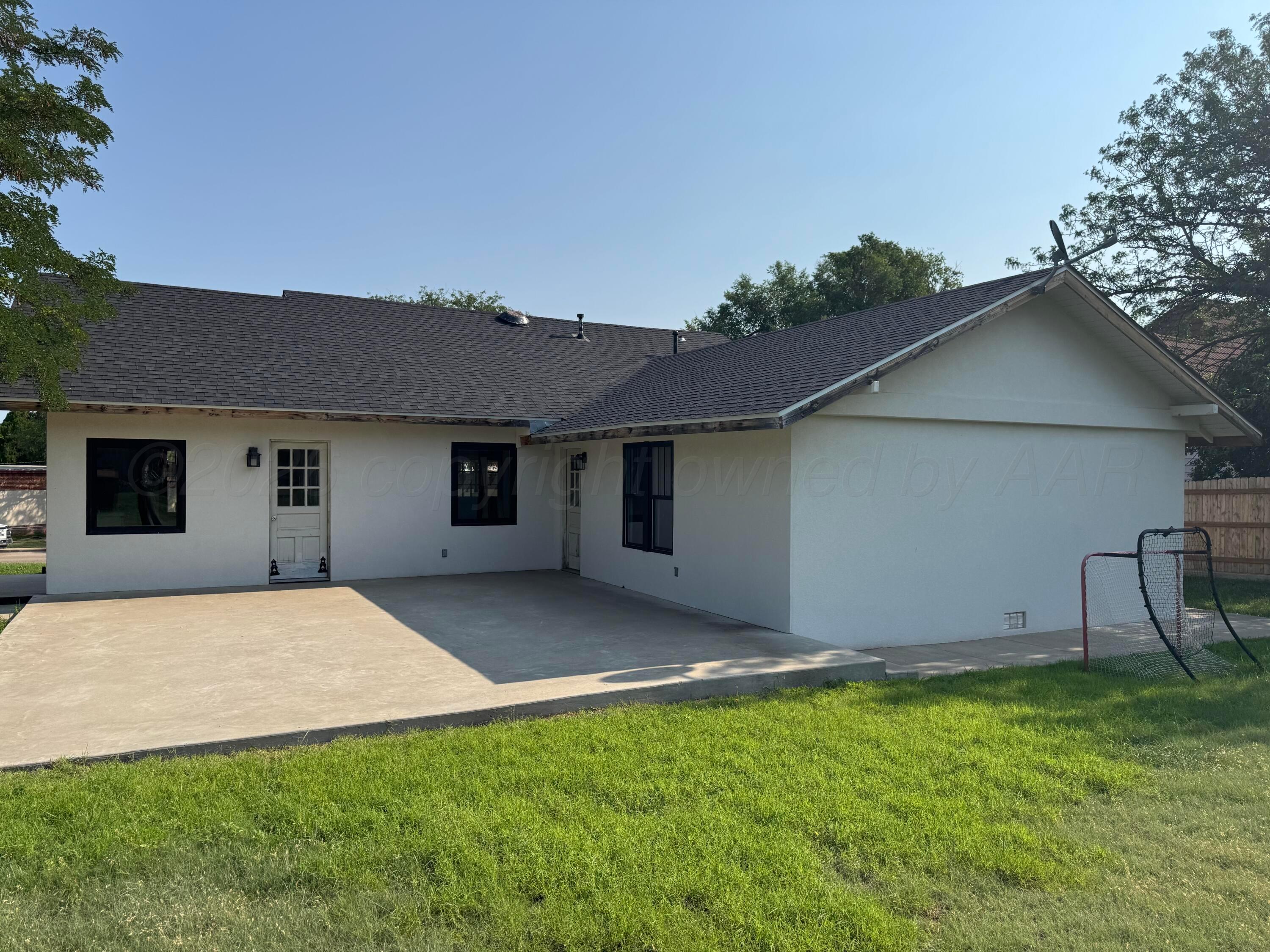 906 E Cheyenne Avenue Property Photo 4