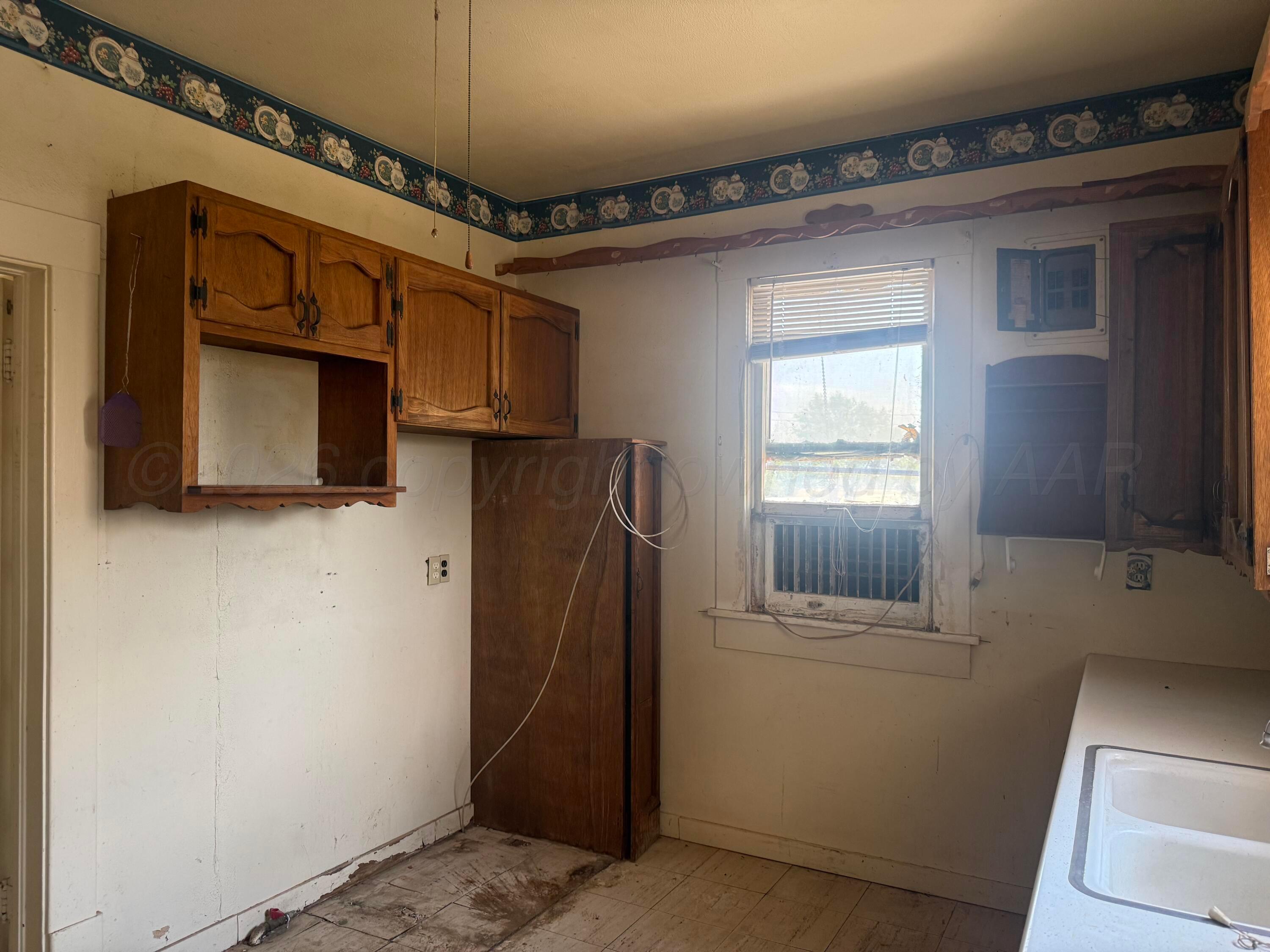510 E Broadway Property Photo 5
