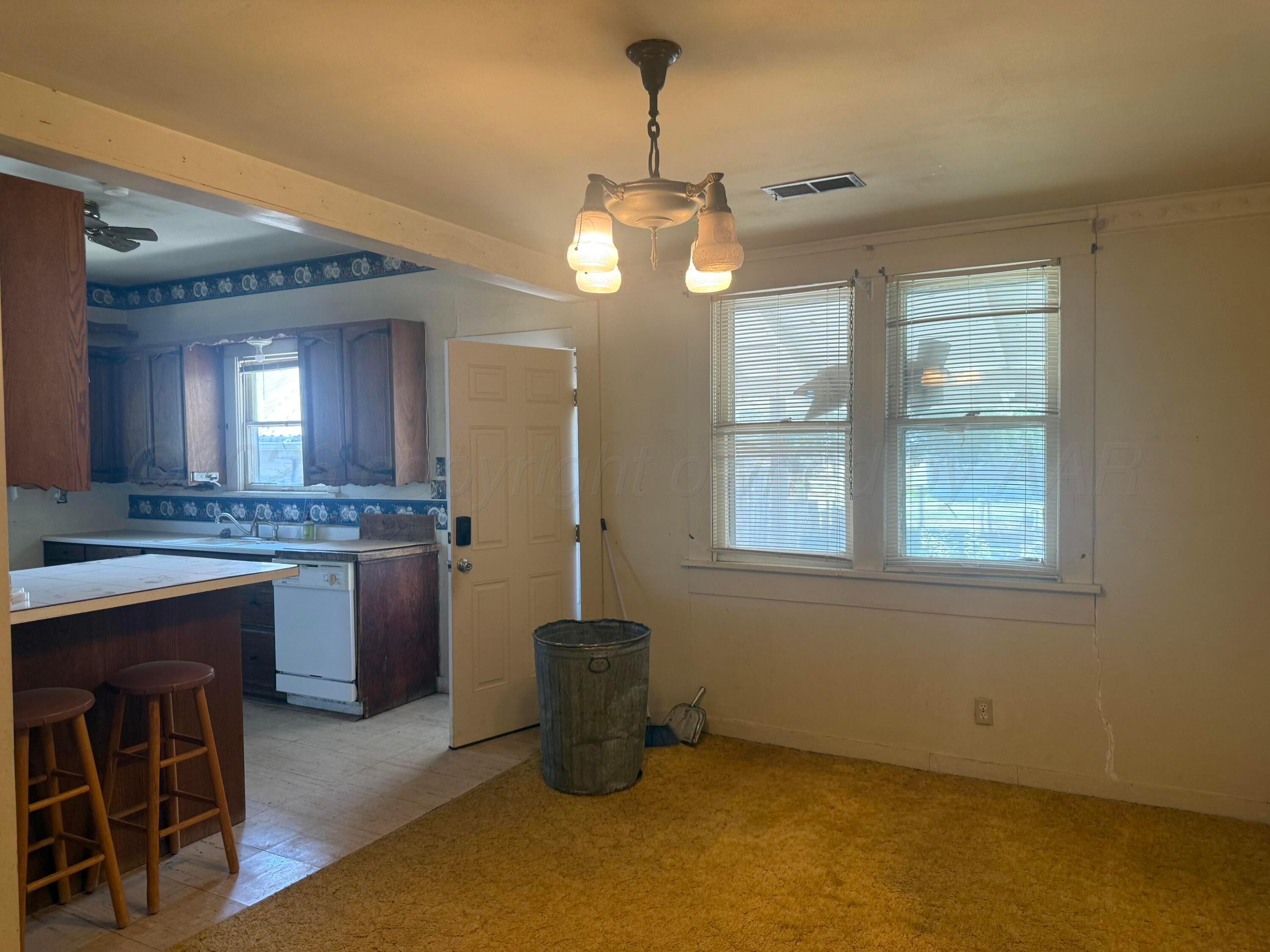510 E Broadway Property Photo 6