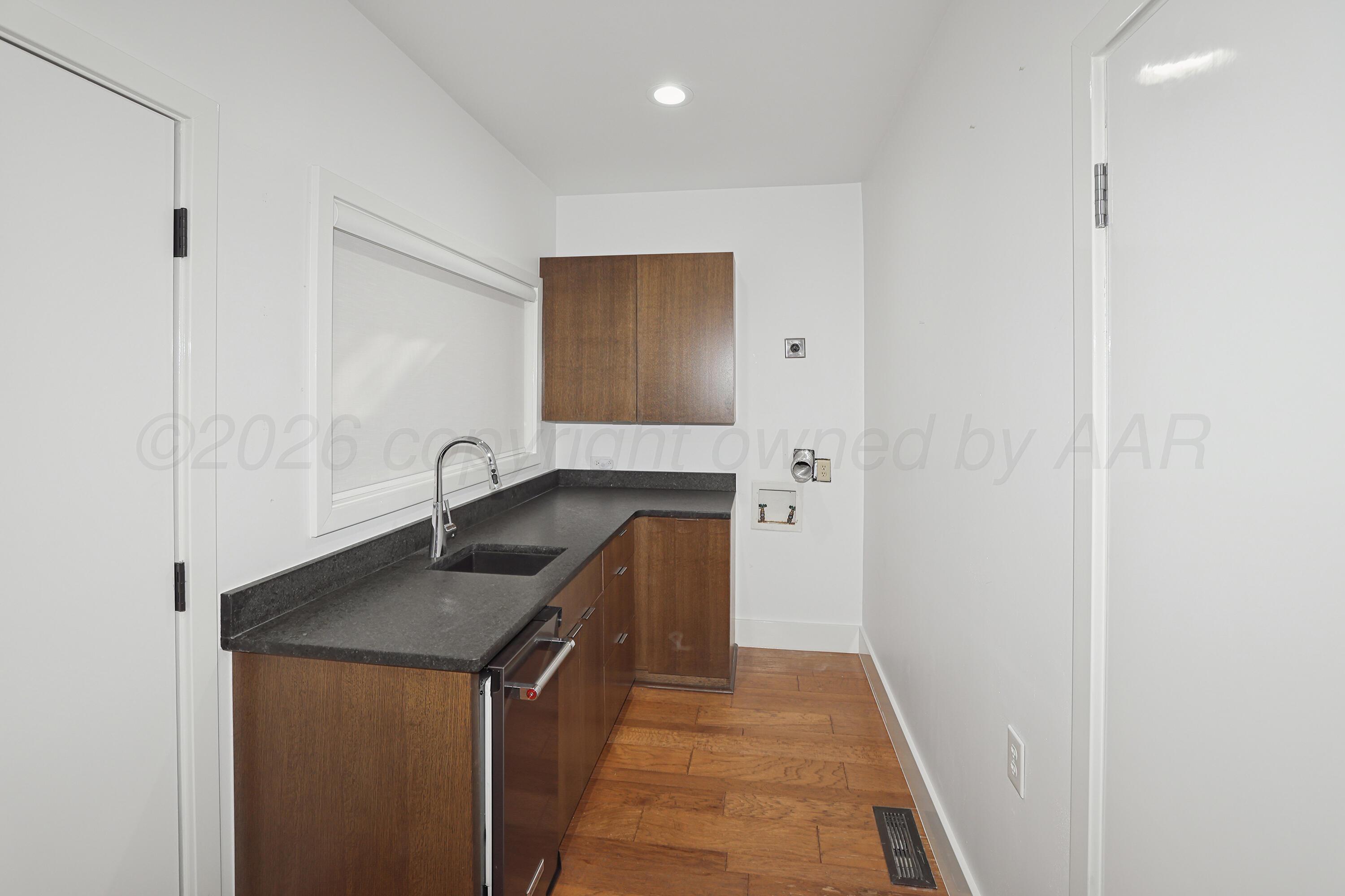 2 Woodstone Street Property Photo 33