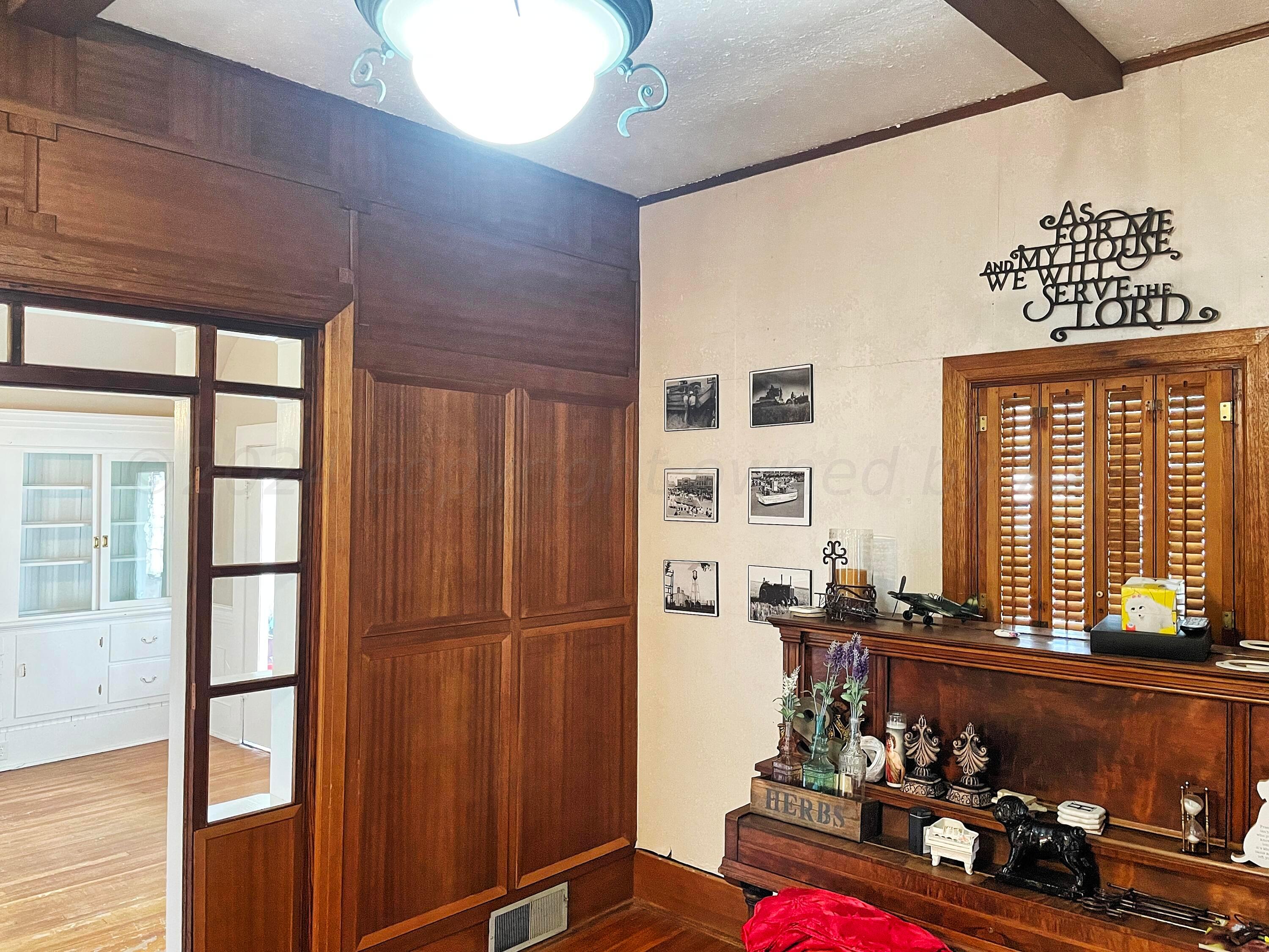 302 S Baylor Street Property Photo 4