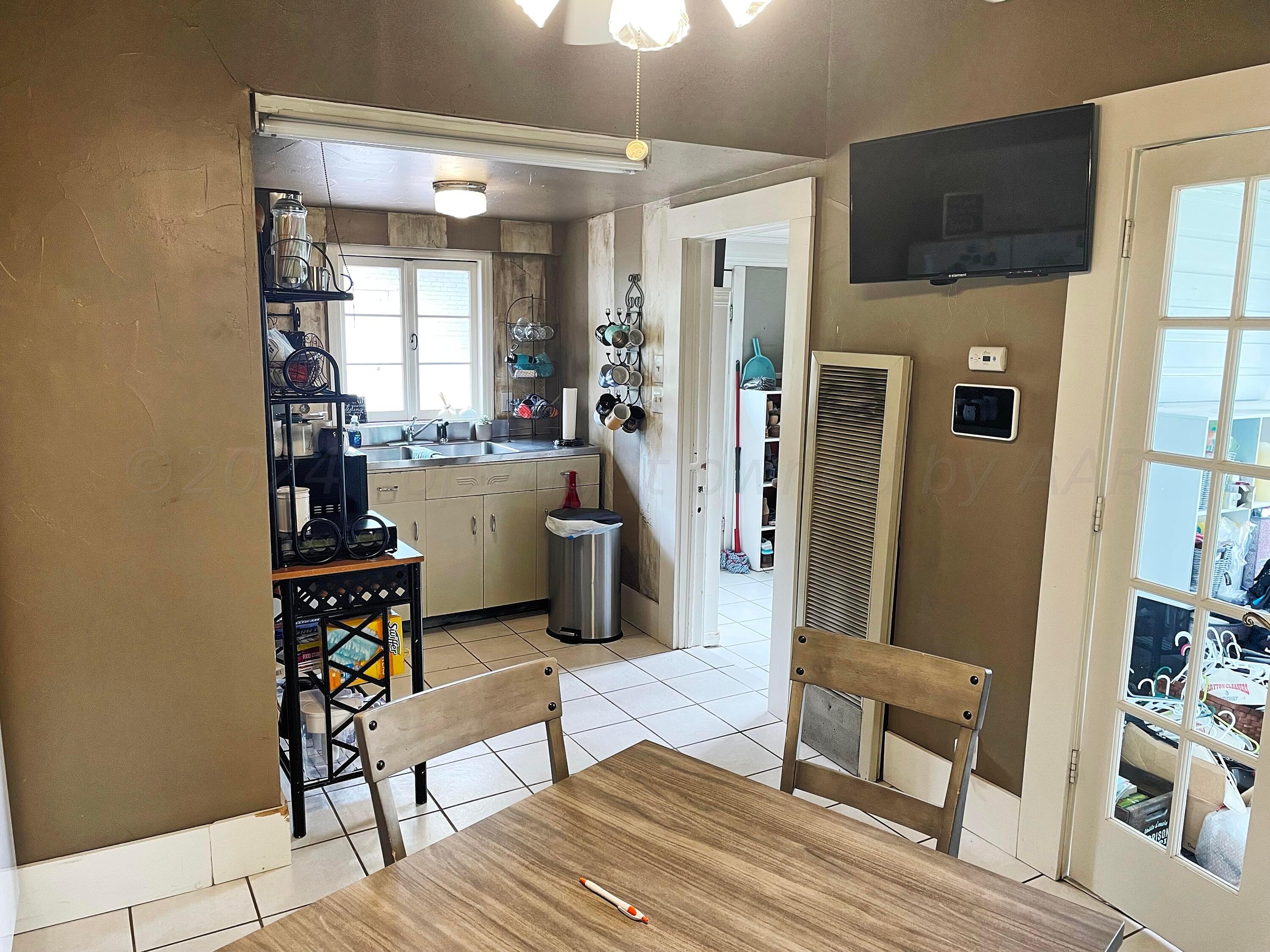 302 S Baylor Street Property Photo 6