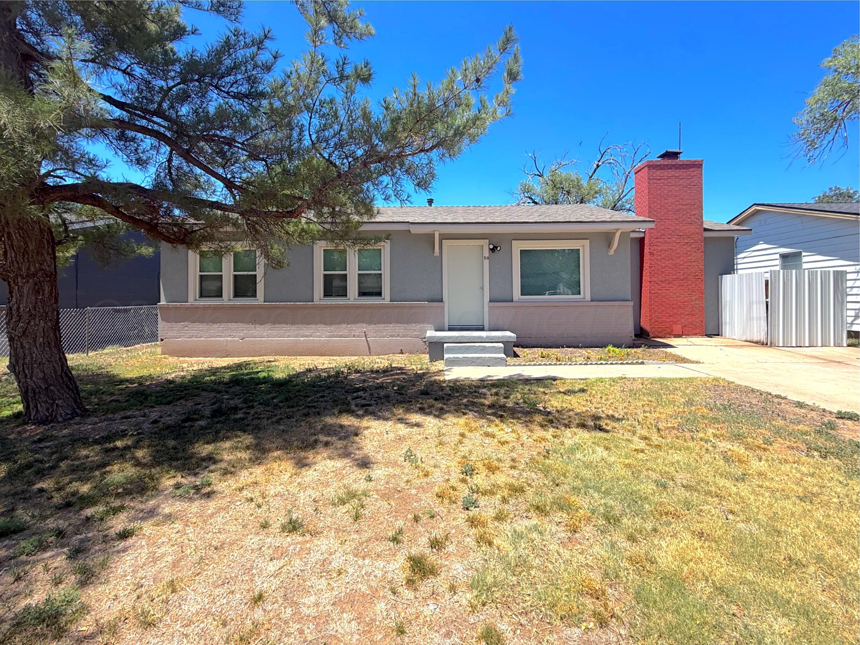 215 PEACH Avenue Property Photo 1