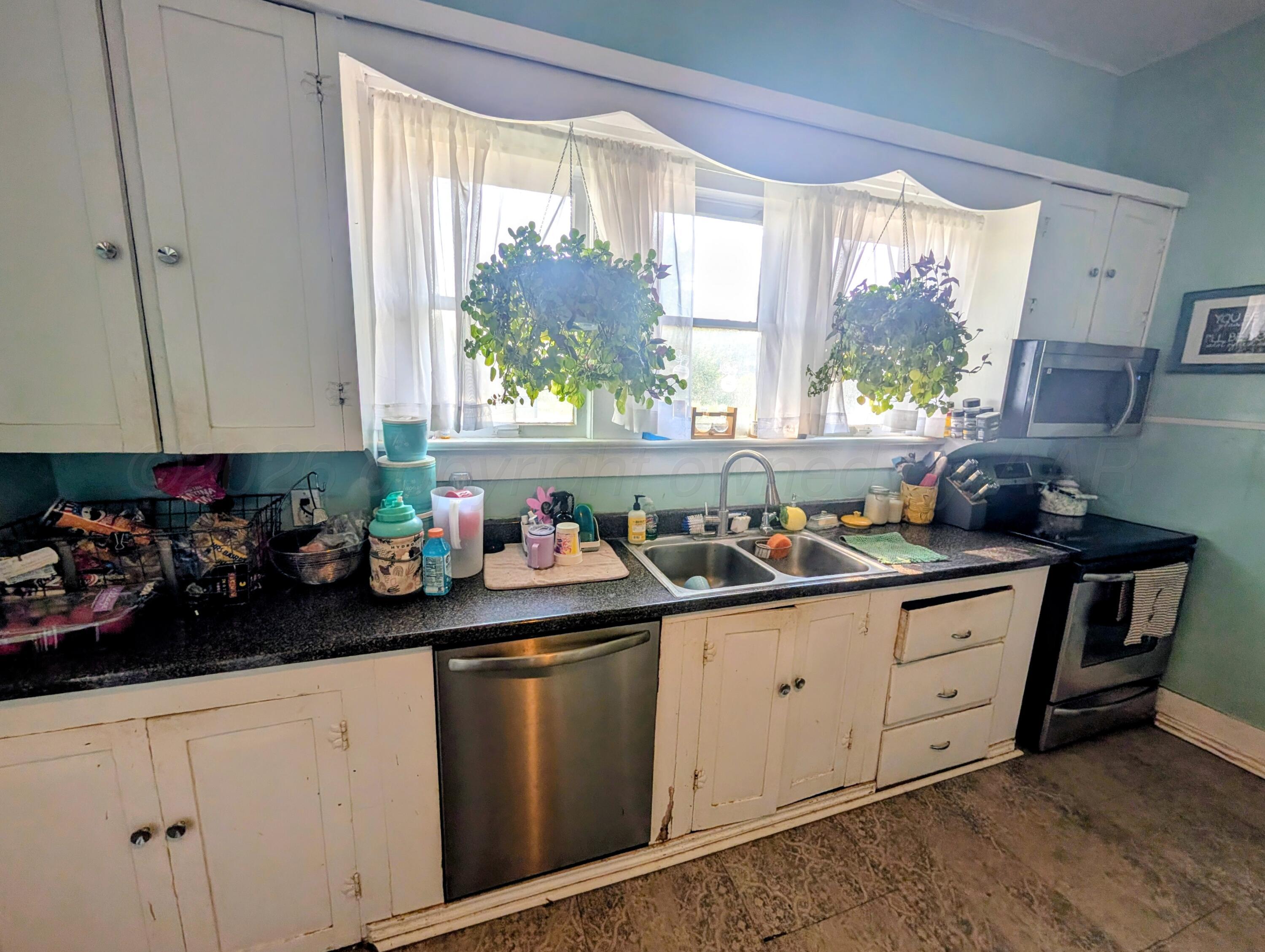 420 W 6th Street Property Photo 8