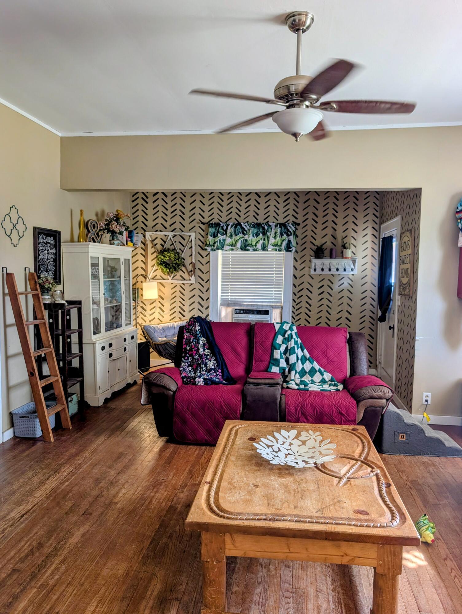 420 W 6th Street Property Photo 16