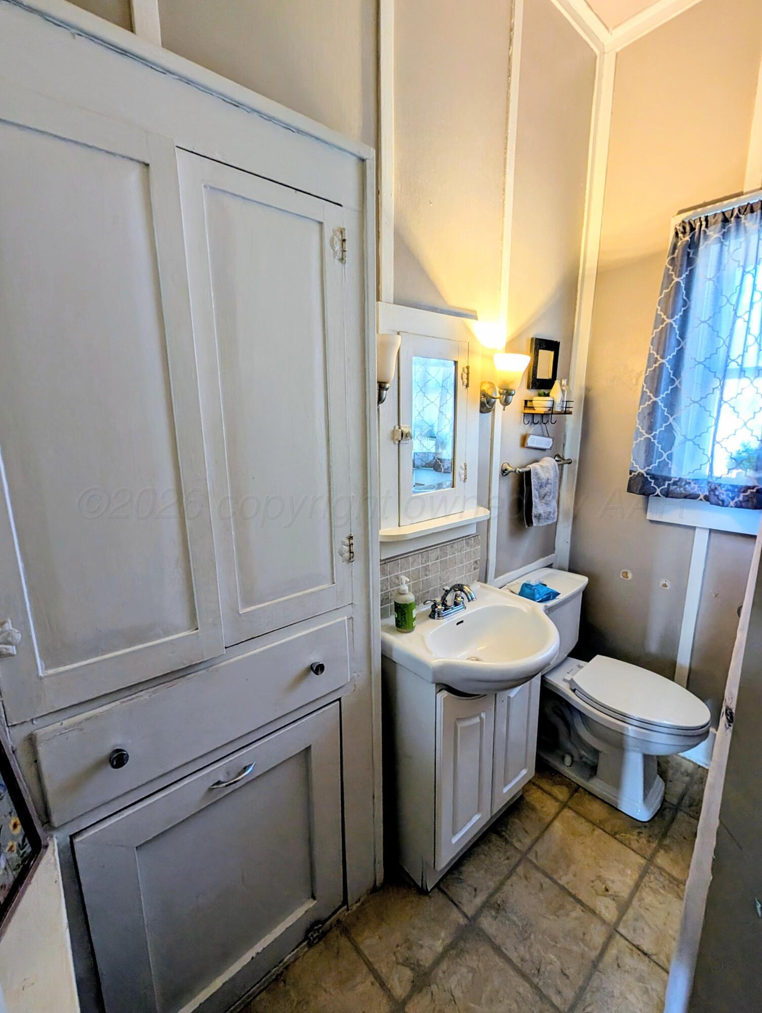 420 W 6th Street Property Photo 31