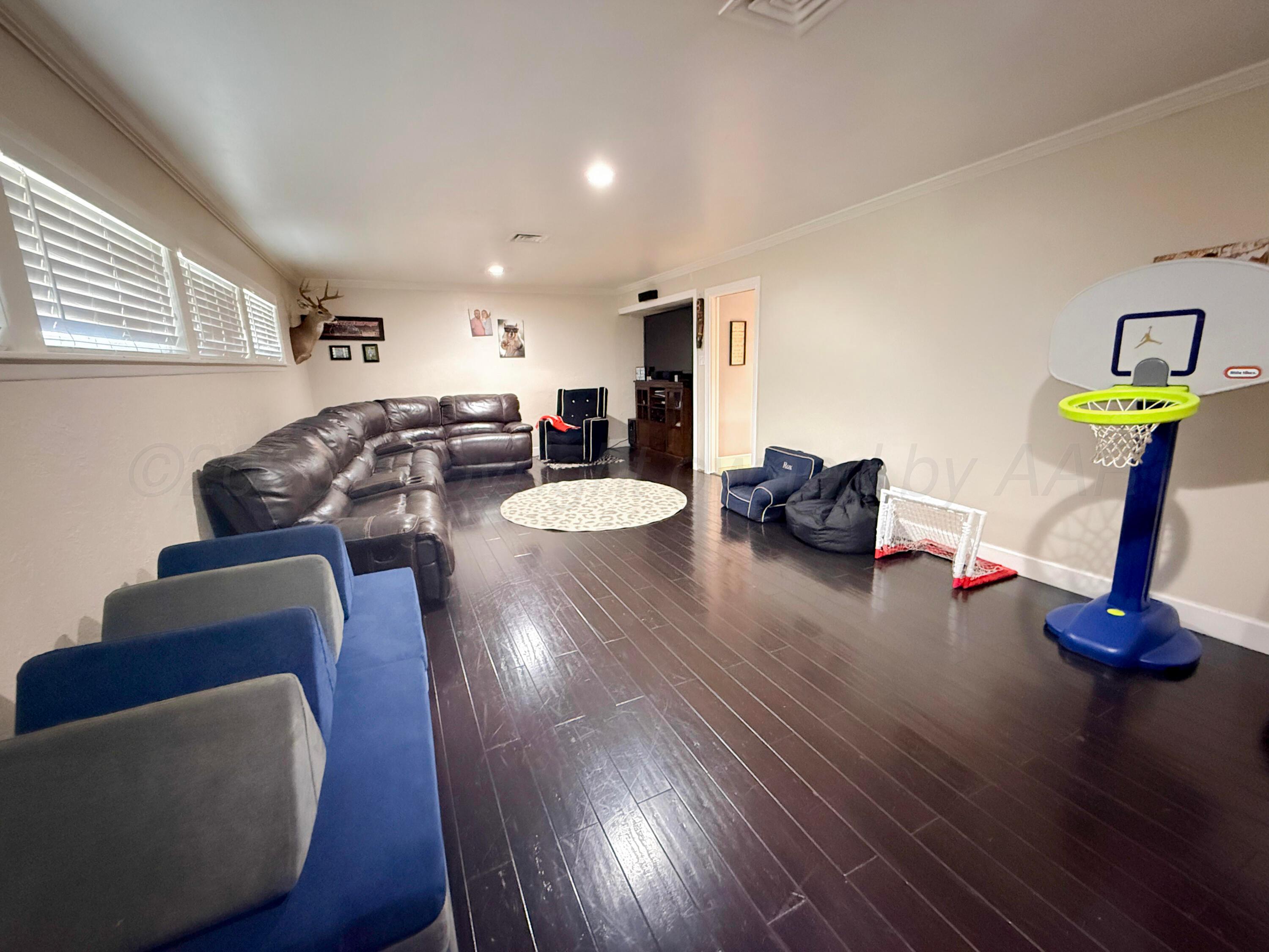 2336 Duncan Street Property Photo 7