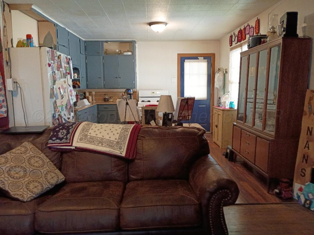 421 N Lowry Street Property Photo 5