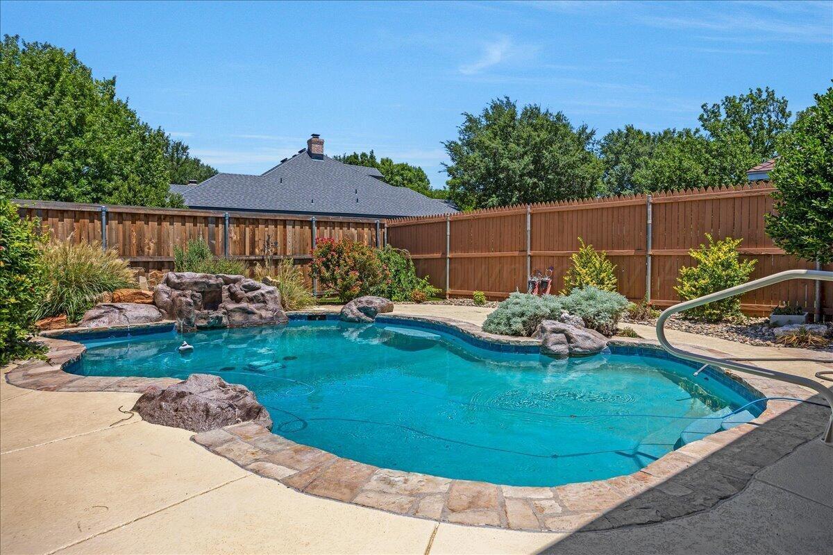 7402 Ashland Drive Property Photo 2