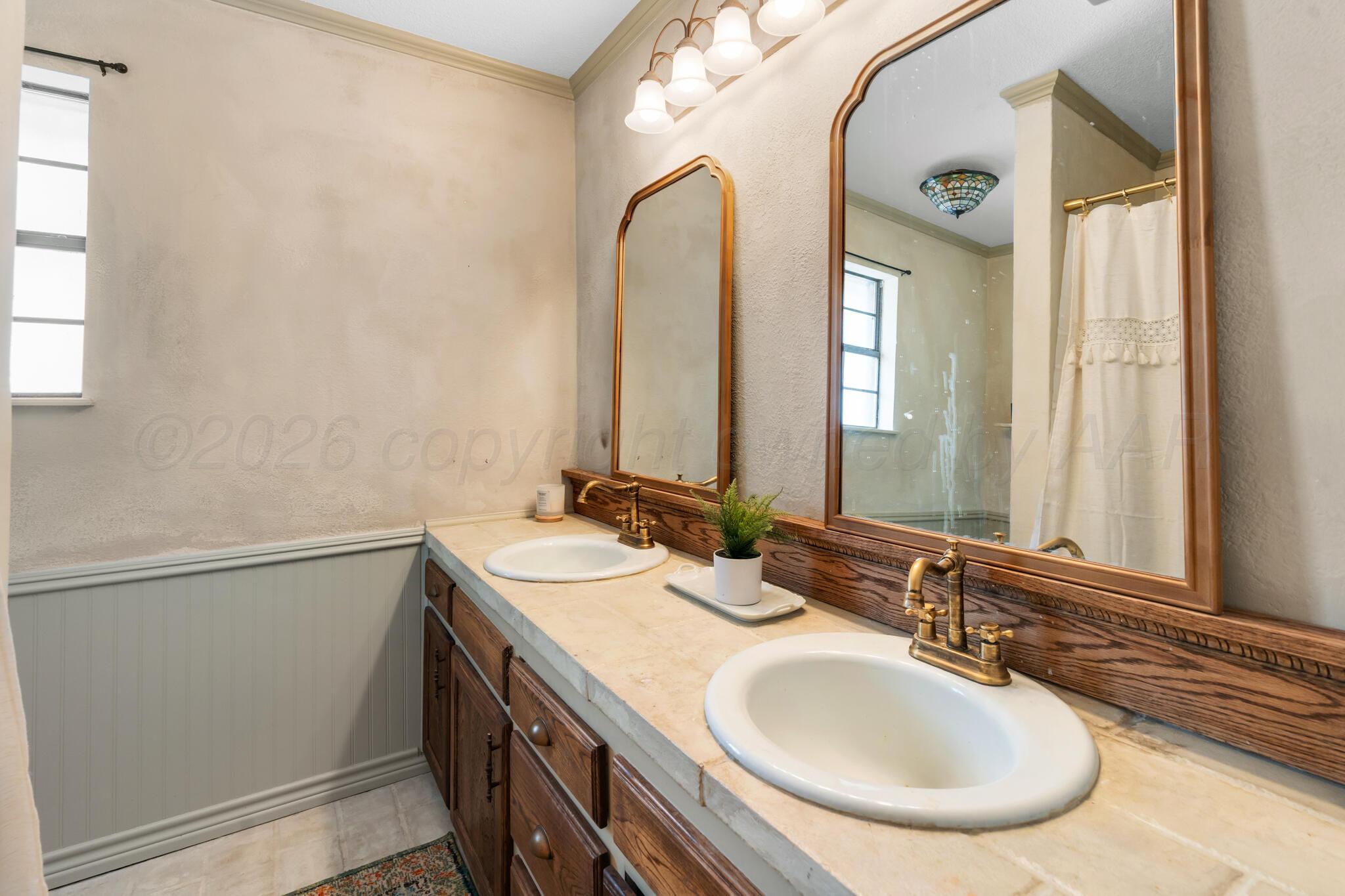 907 Broadmoor Street Property Photo 23