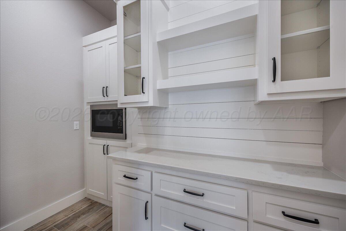 6300 Foley Square Street Property Photo 7