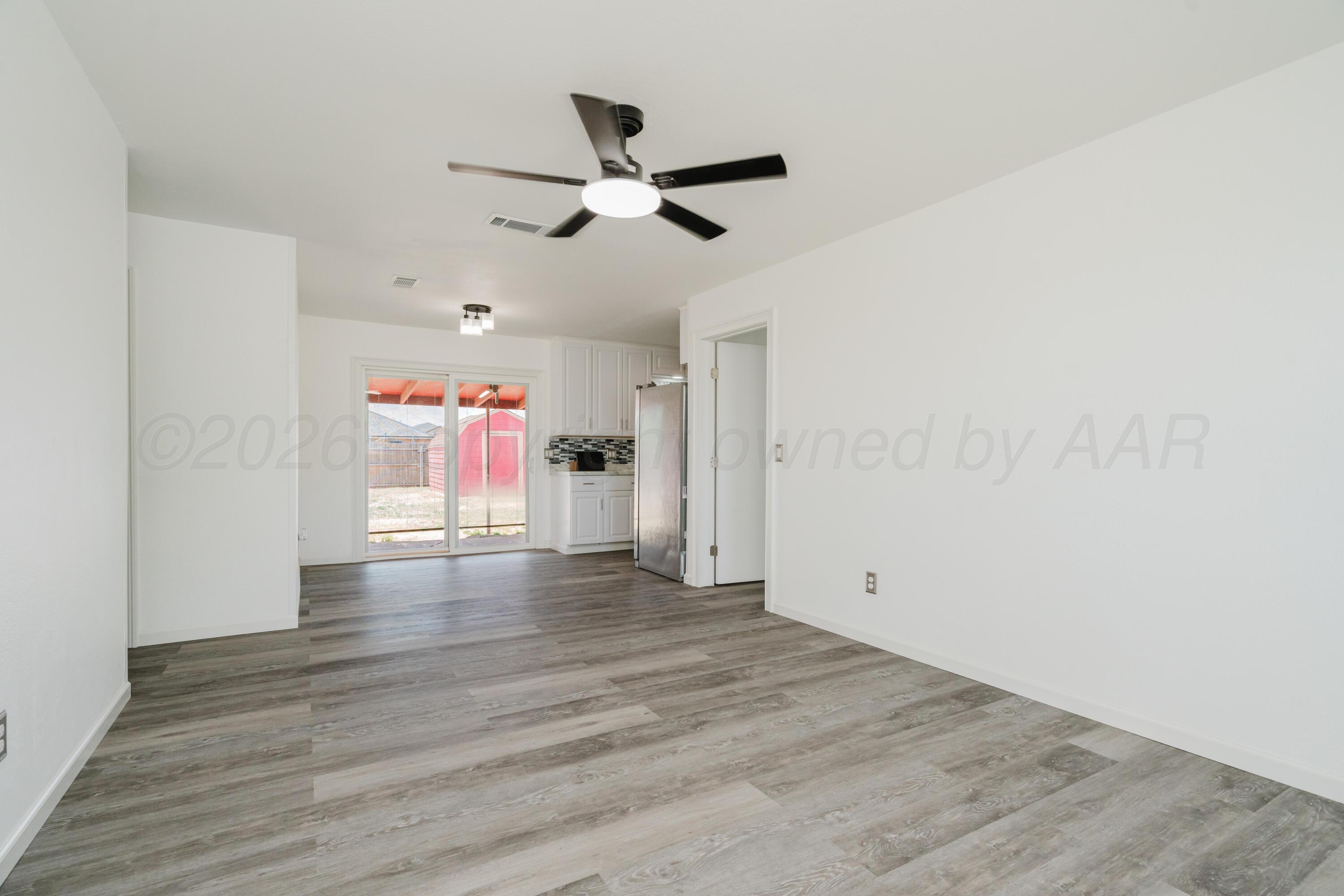 207 N Birge Avenue Property Photo 2