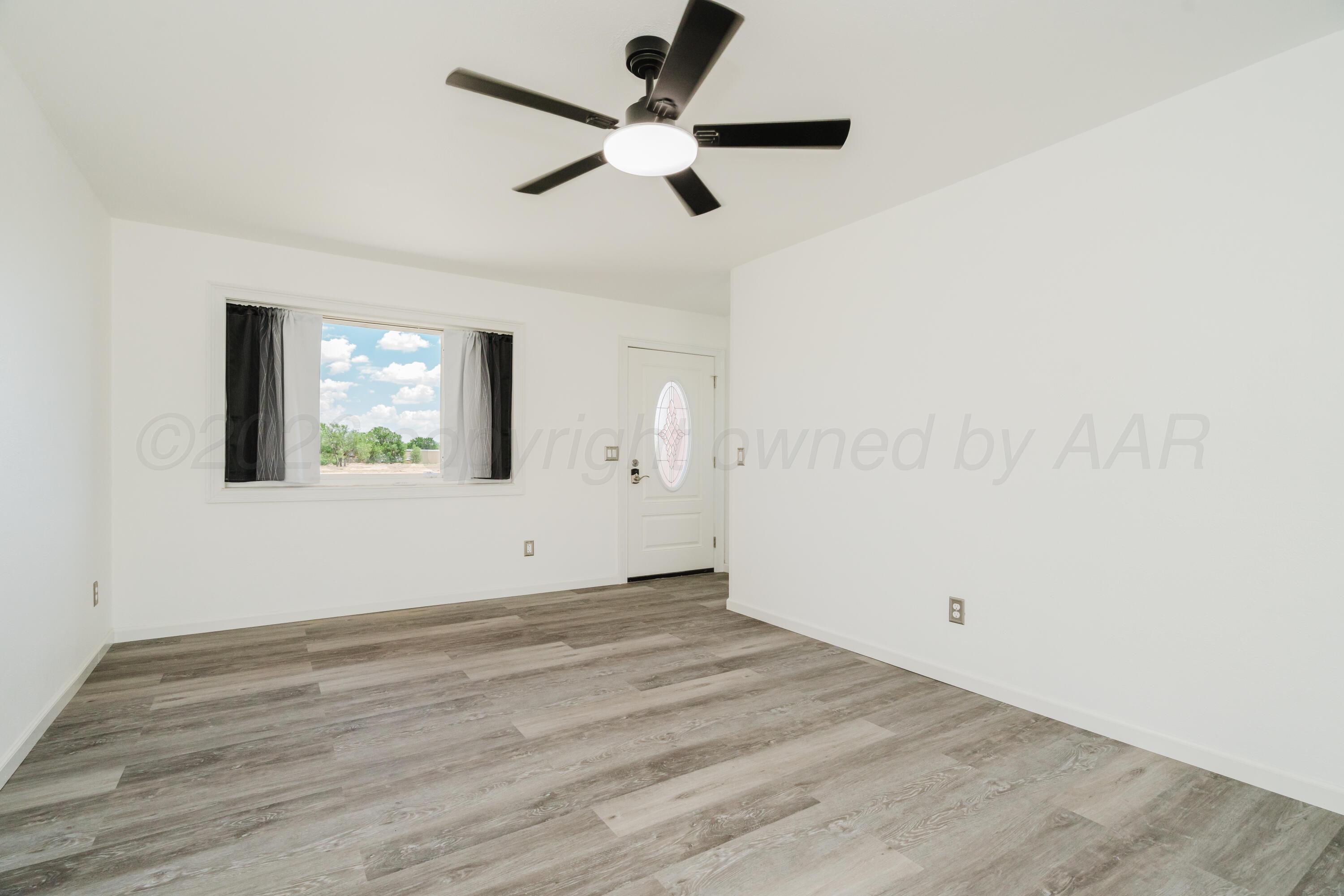 207 N Birge Avenue Property Photo 4