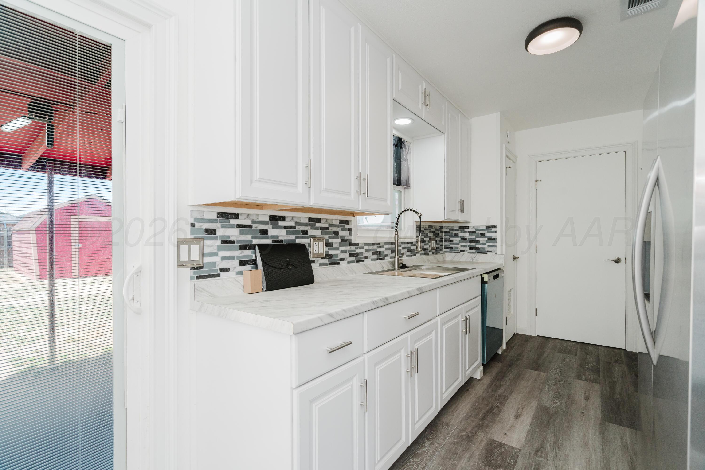 207 N Birge Avenue Property Photo 6