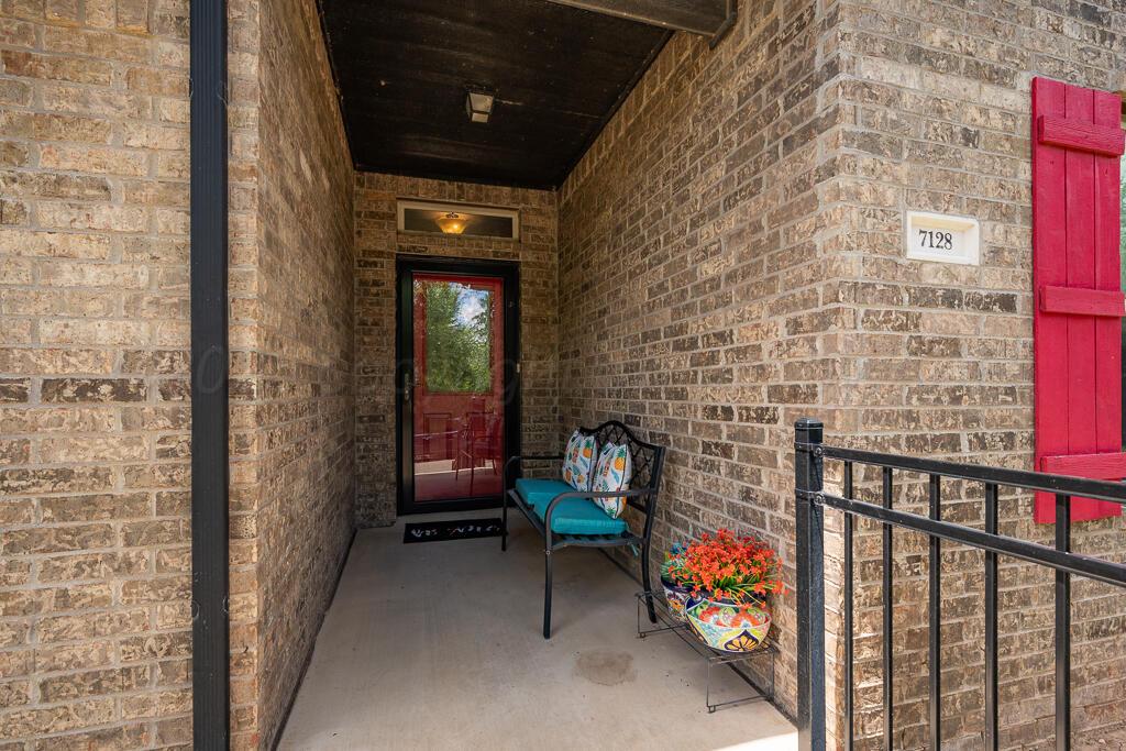 7128 Mosley Street Property Photo 8