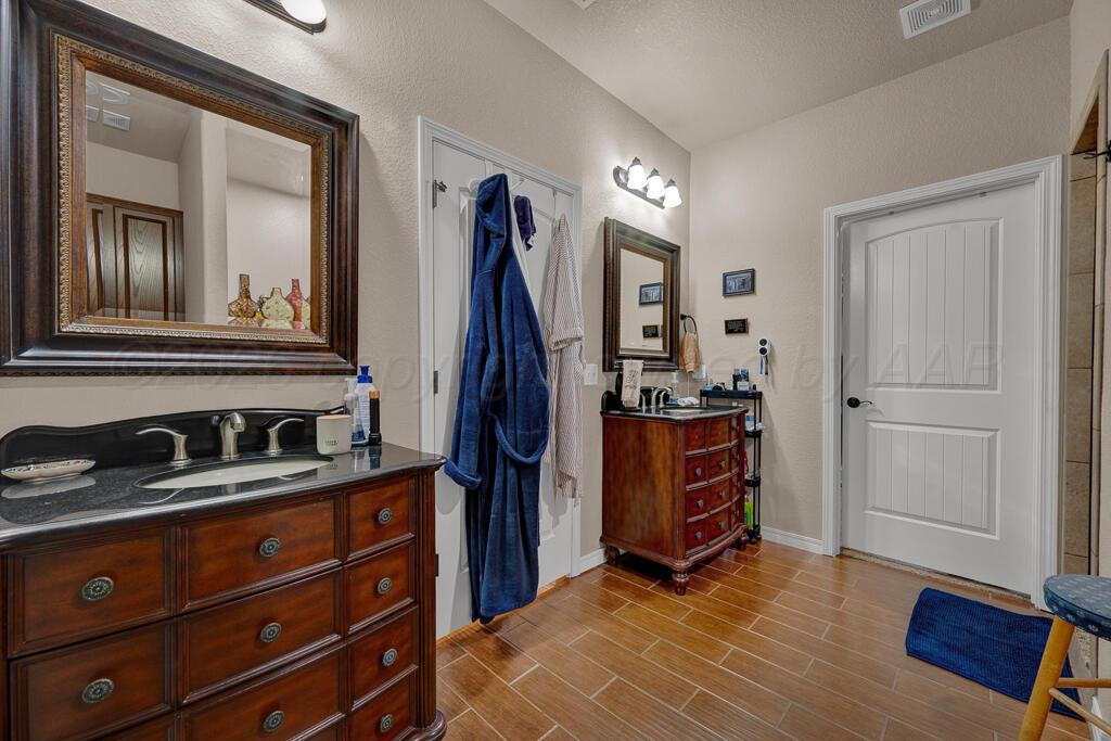 7128 Mosley Street Property Photo 15