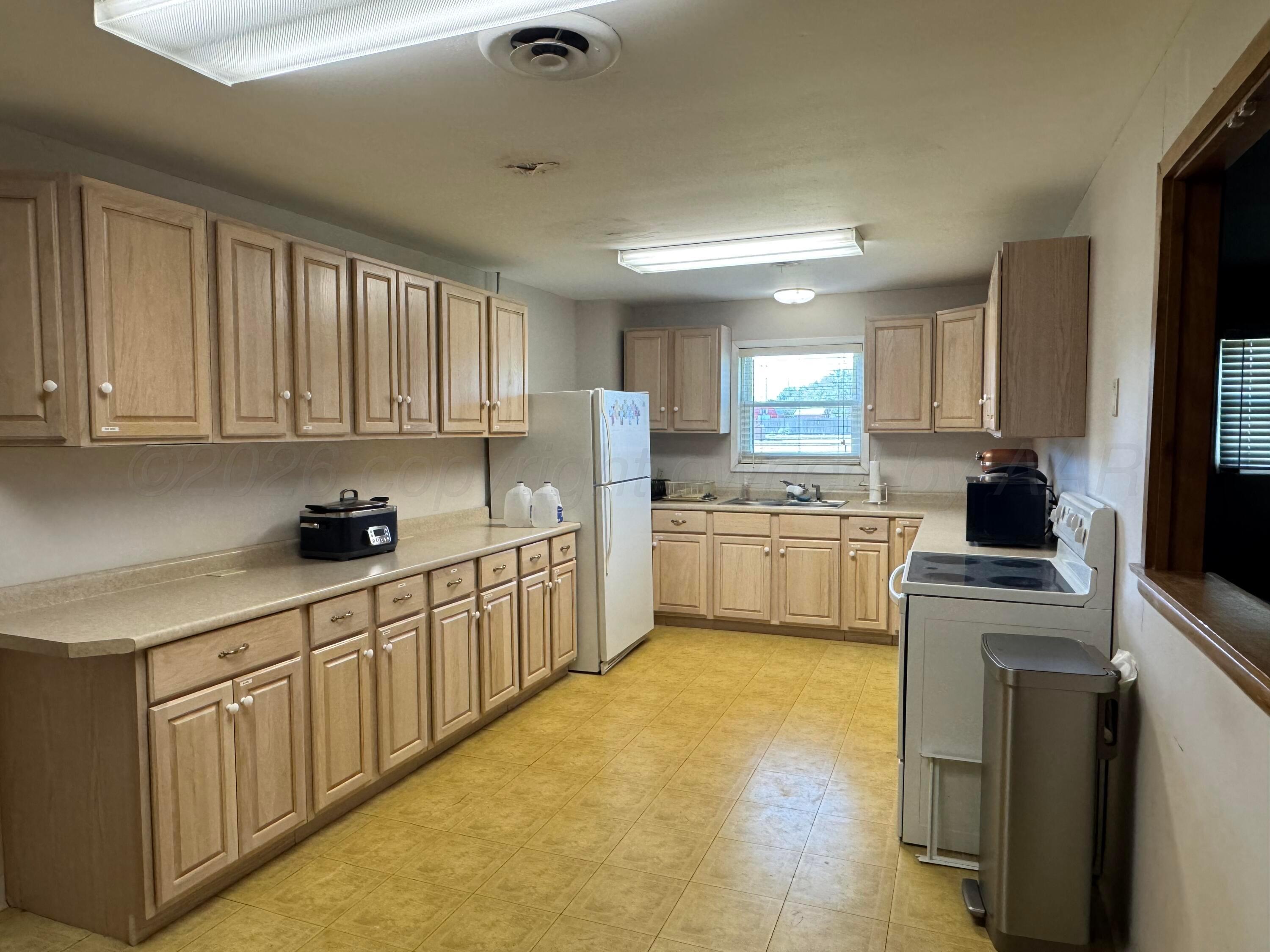 1801 S Drake Street Property Photo 9