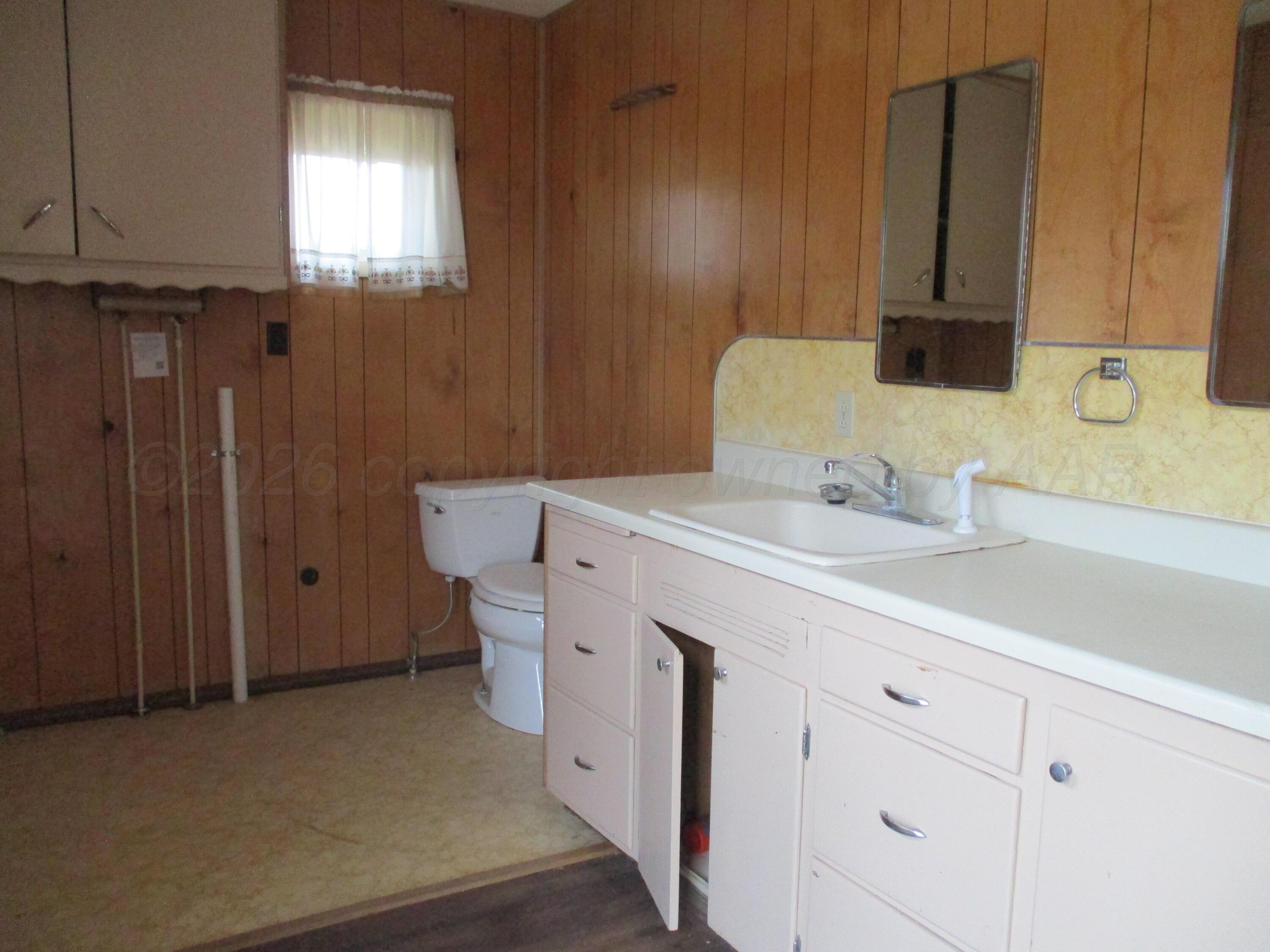 1200 E Harvester Avenue Property Photo 16
