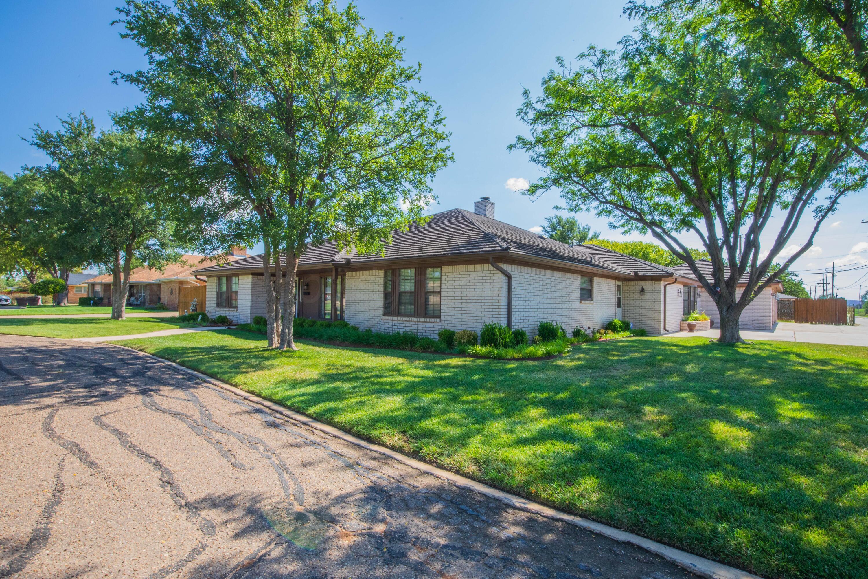 2300 Duncan Street Property Photo 4