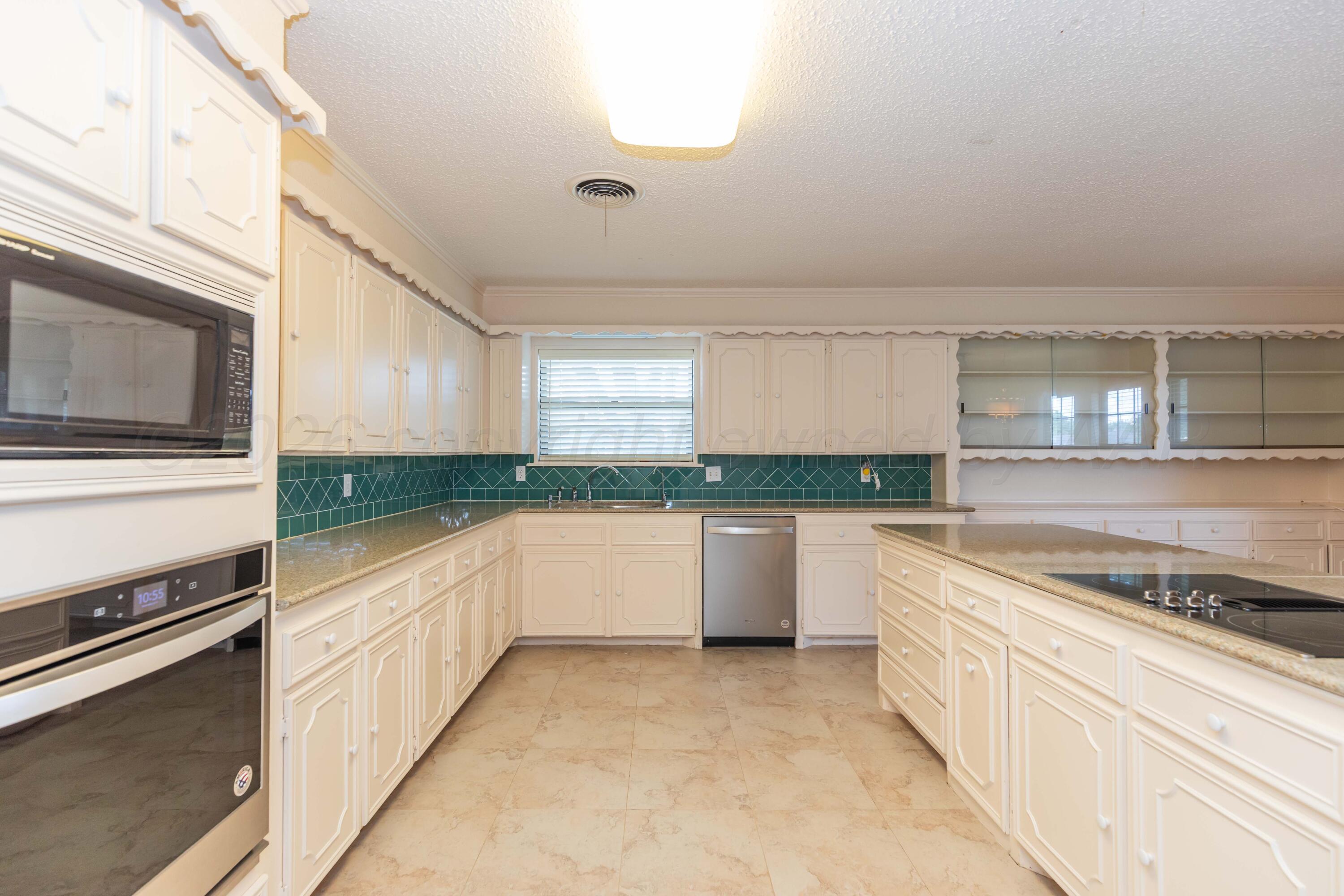2300 Duncan Street Property Photo 11