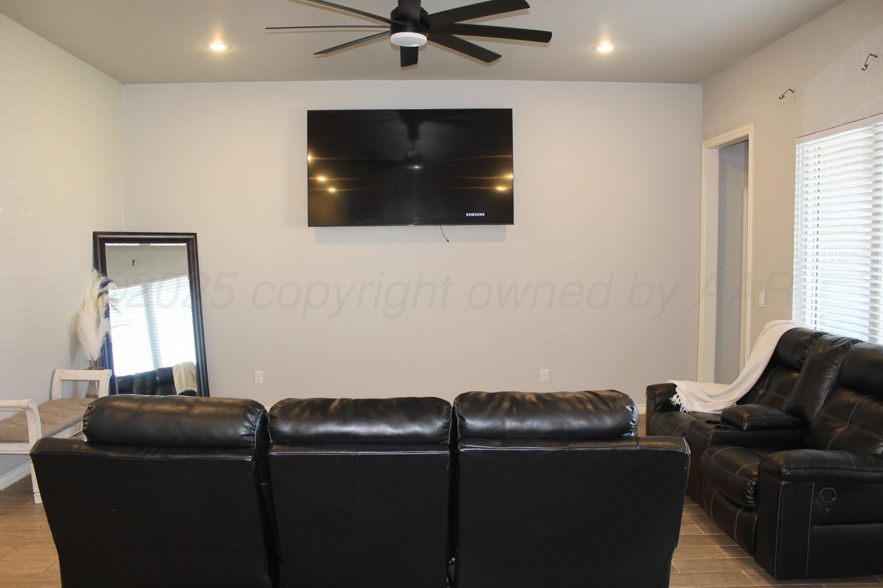 1123 Estacado Street Property Photo 2