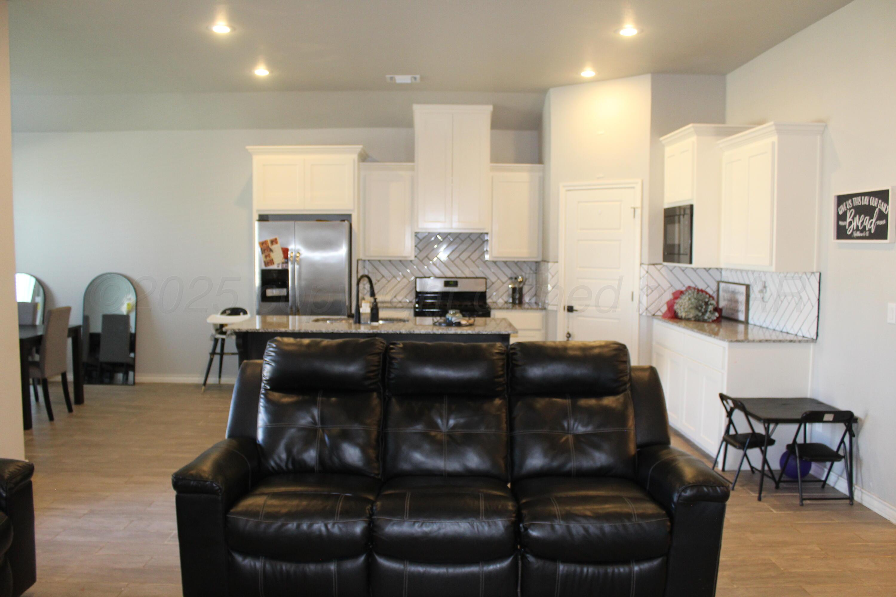 1123 Estacado Street Property Photo 3