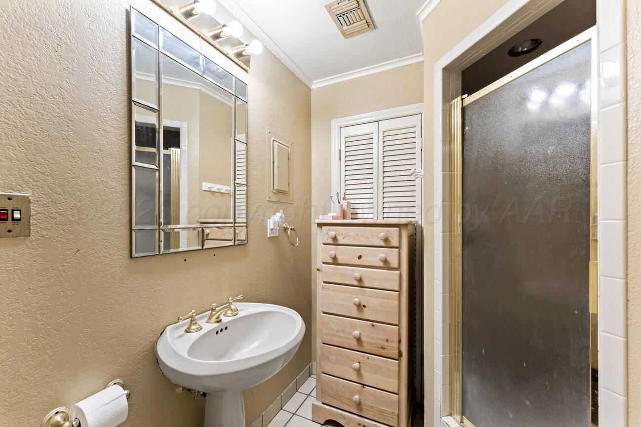 402 Linden Street Property Photo 63