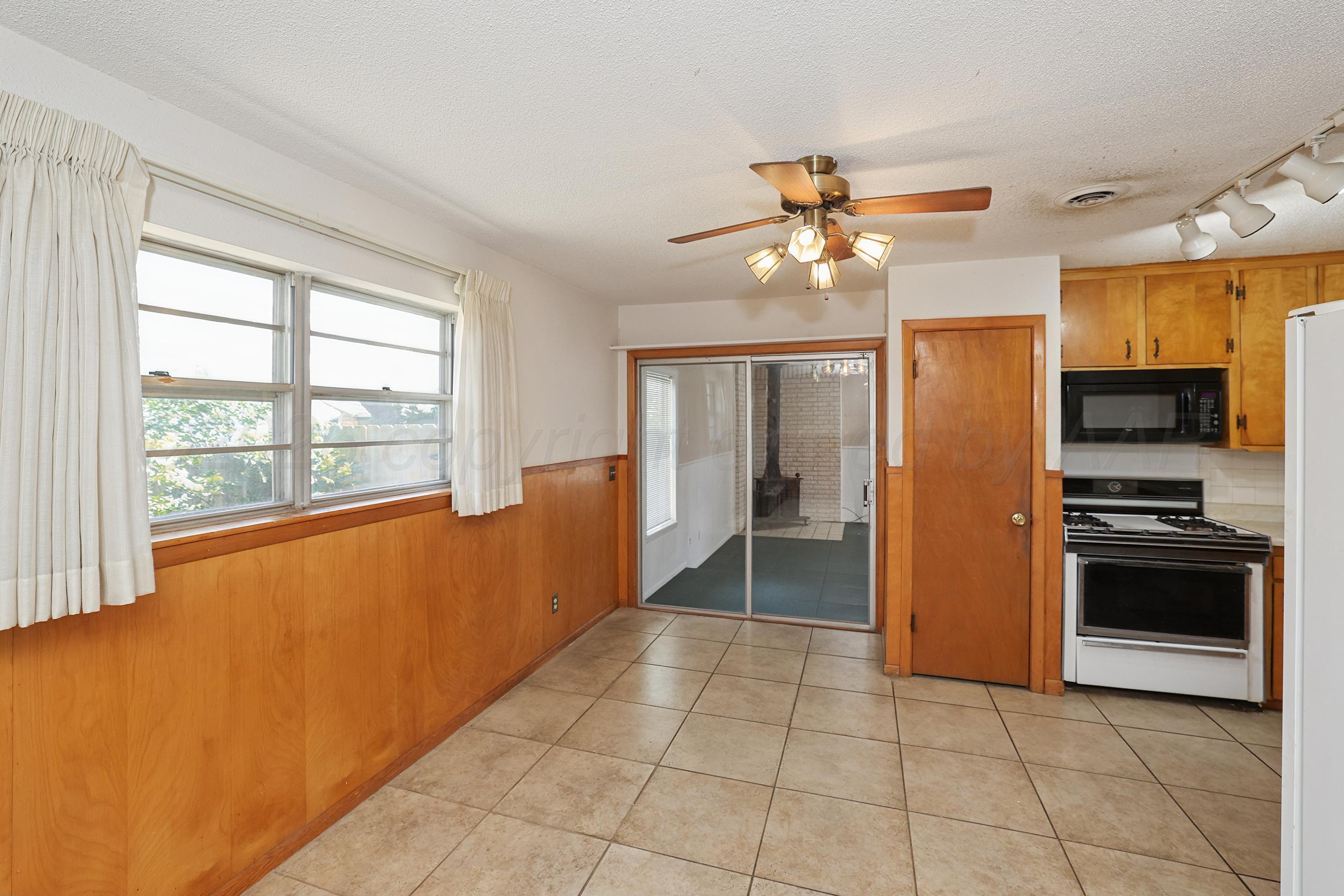 1537 Smiley Street Property Photo 8
