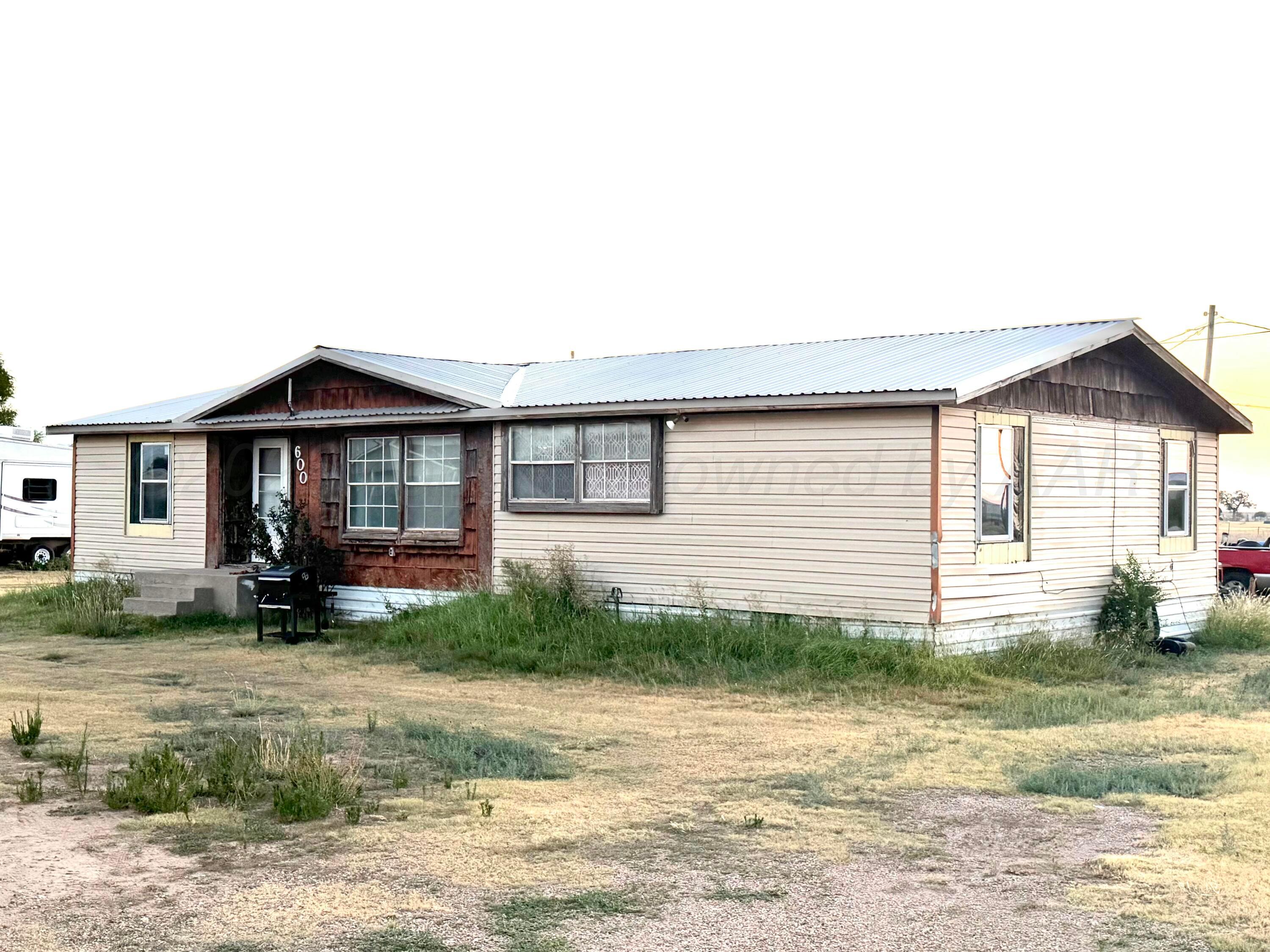 600 Chester Avenue Property Photo 2