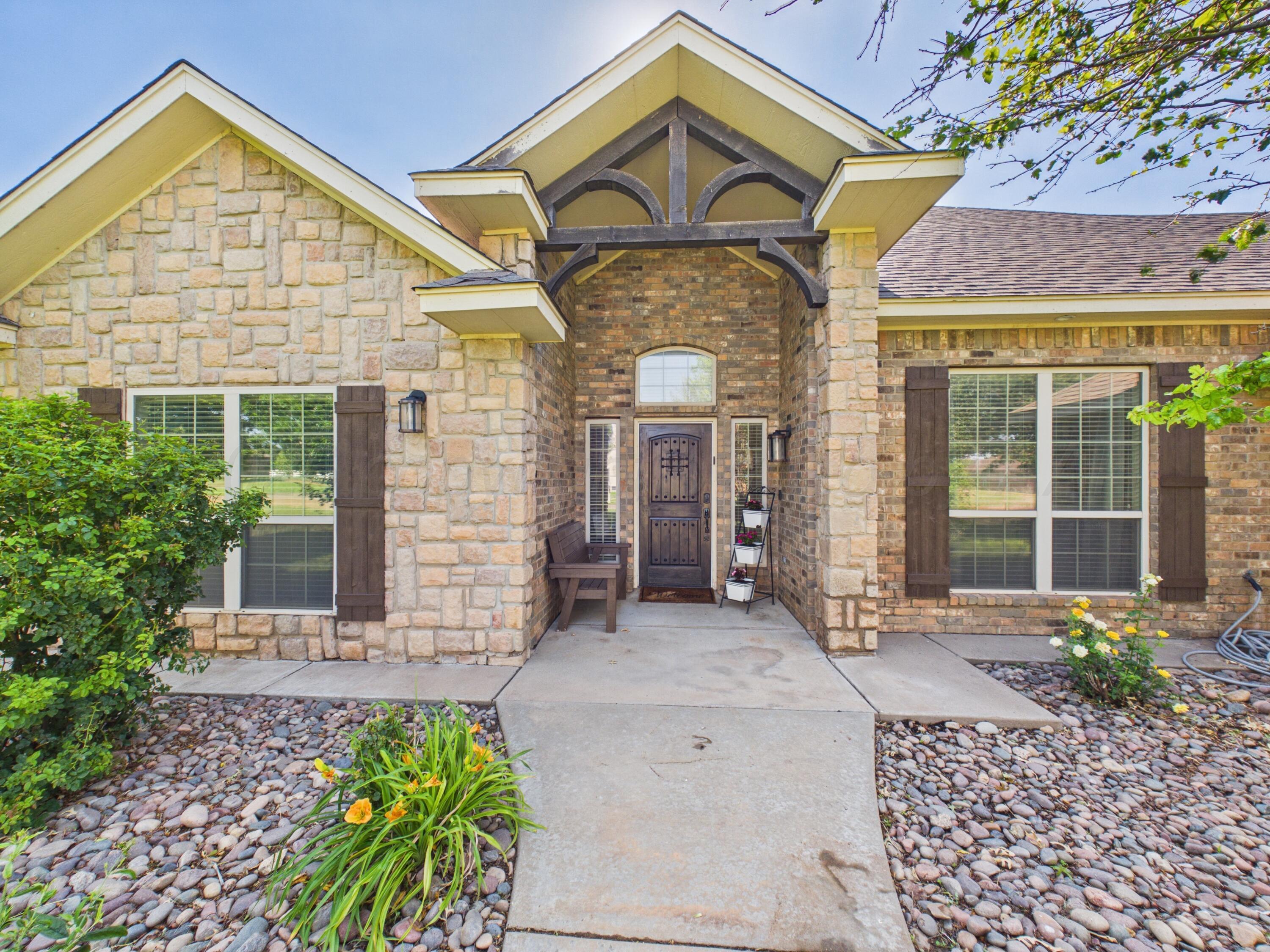 9151 Bridle Trails Drive Property Photo 4
