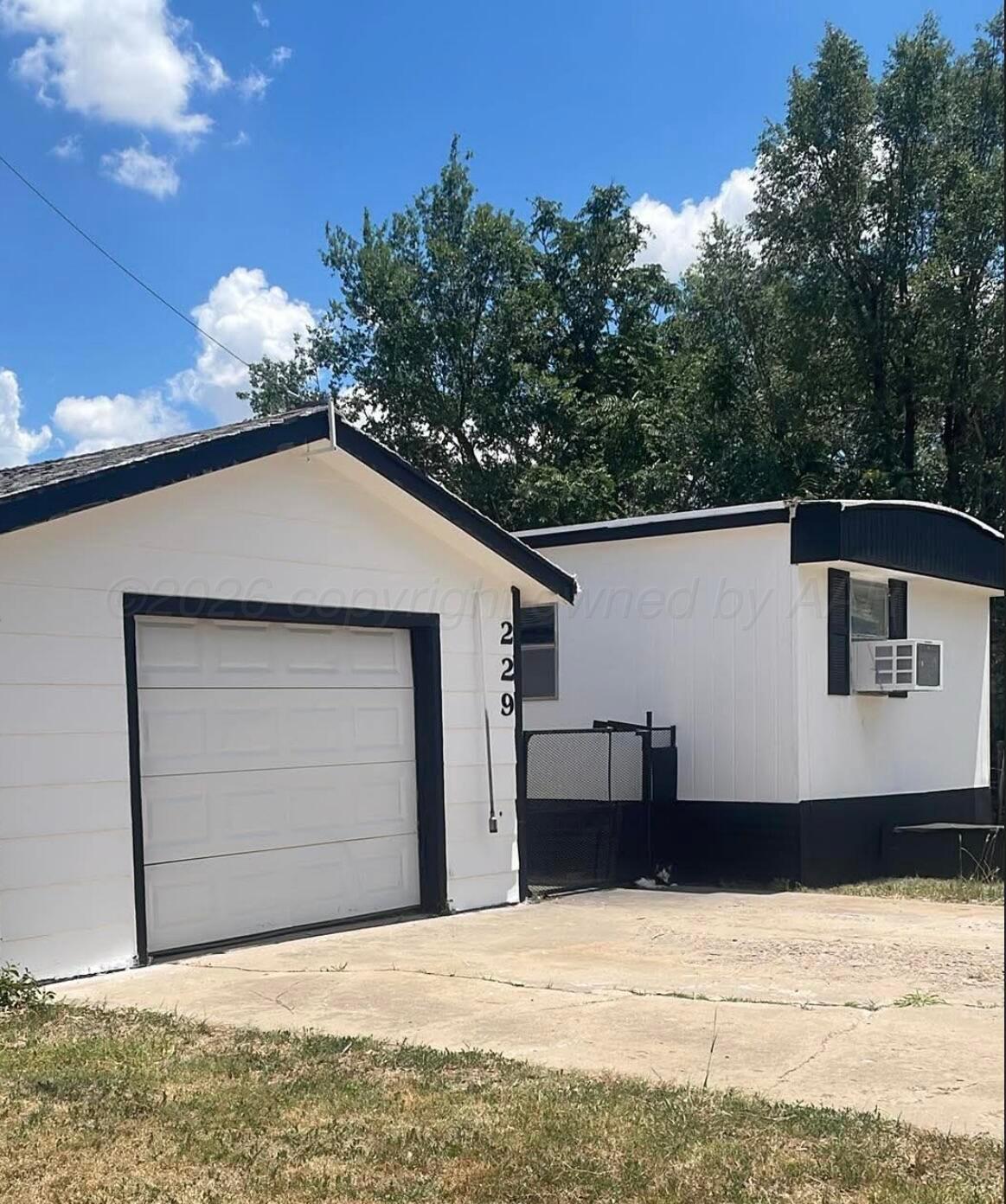 229 Canadian Street Property Photo 1