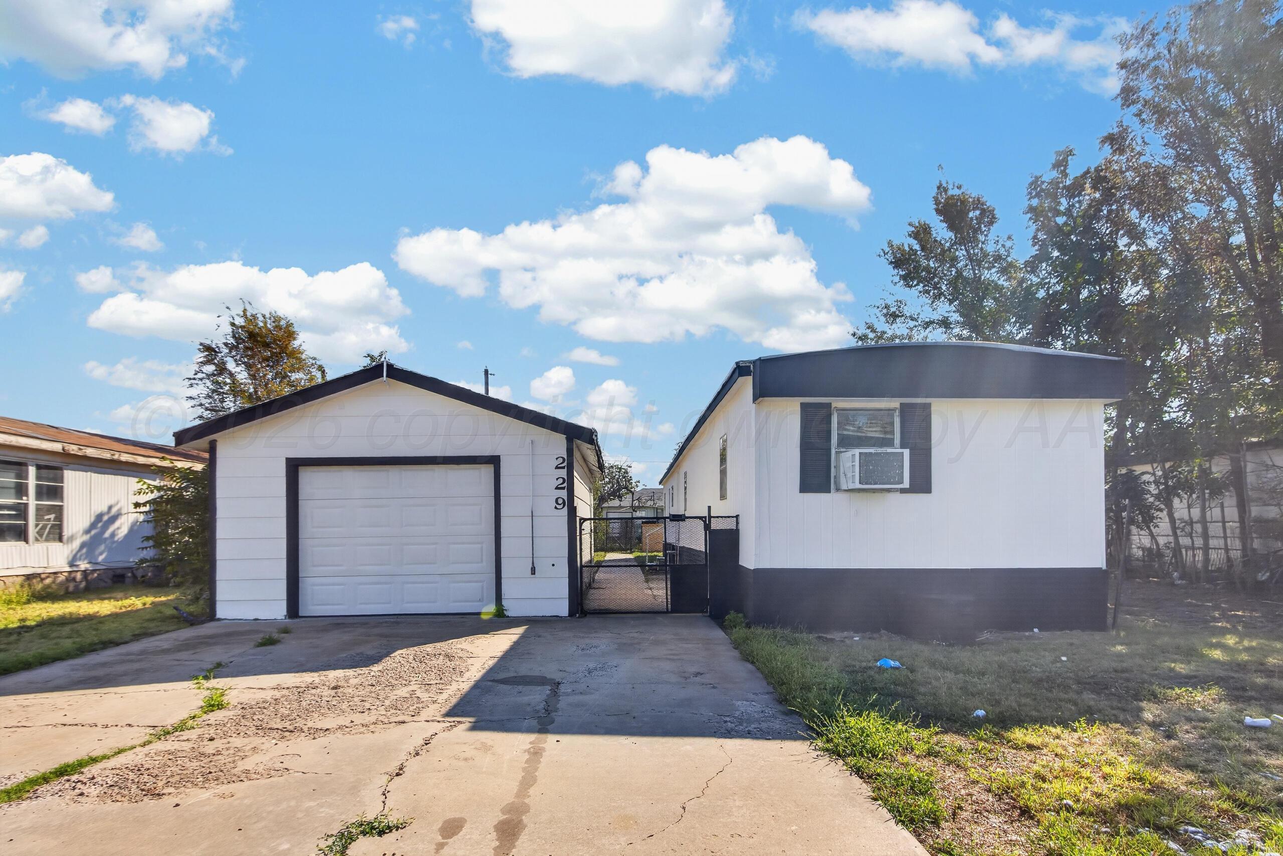229 Canadian Street Property Photo 2