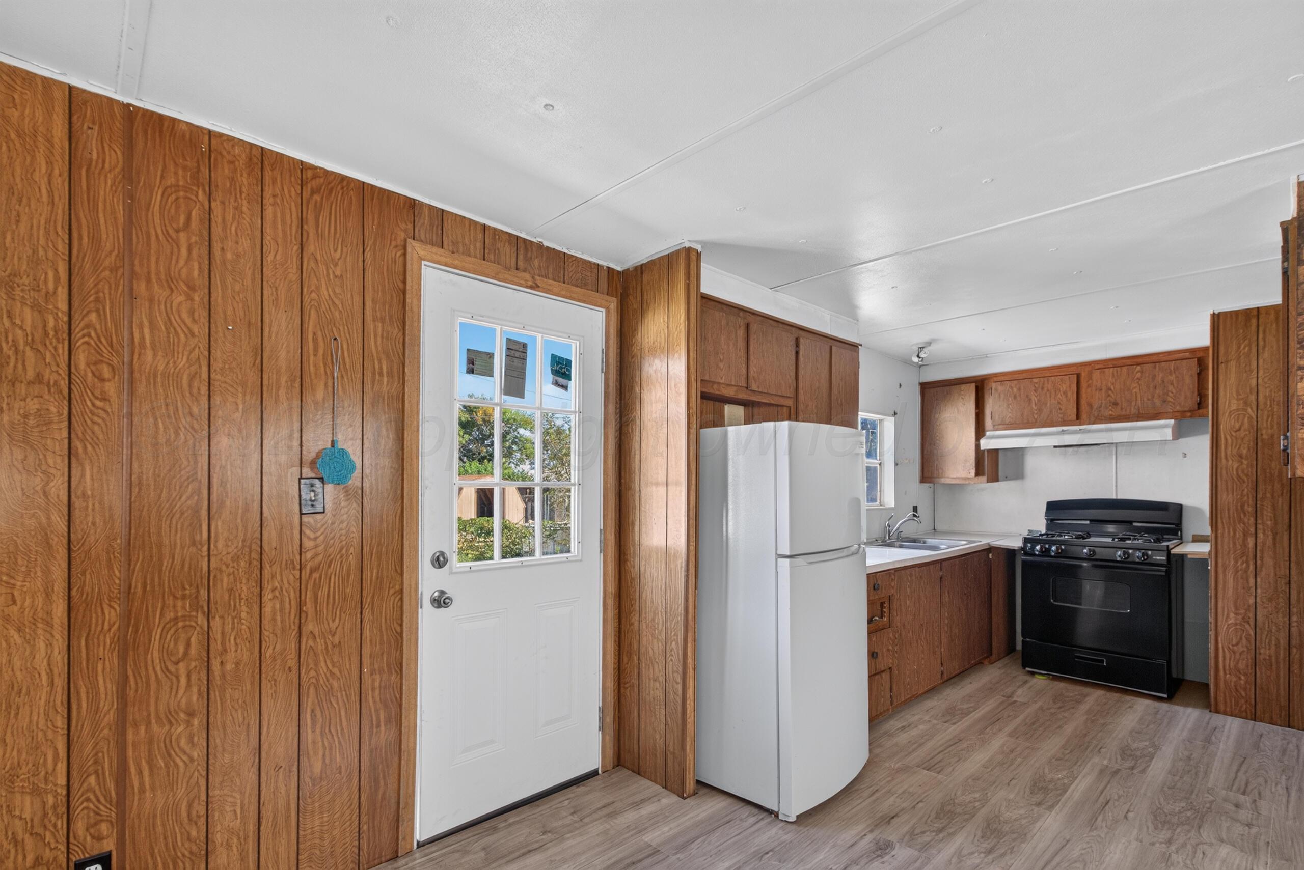 229 Canadian Street Property Photo 4