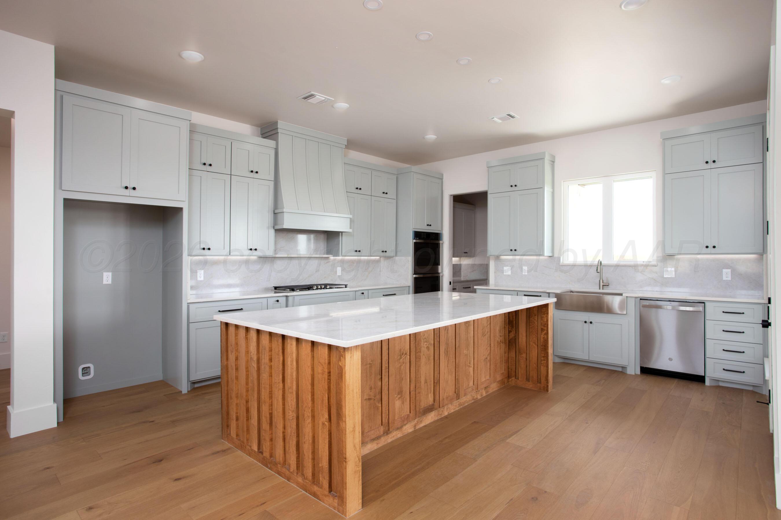 2300 Thunderhead Street Property Photo 8
