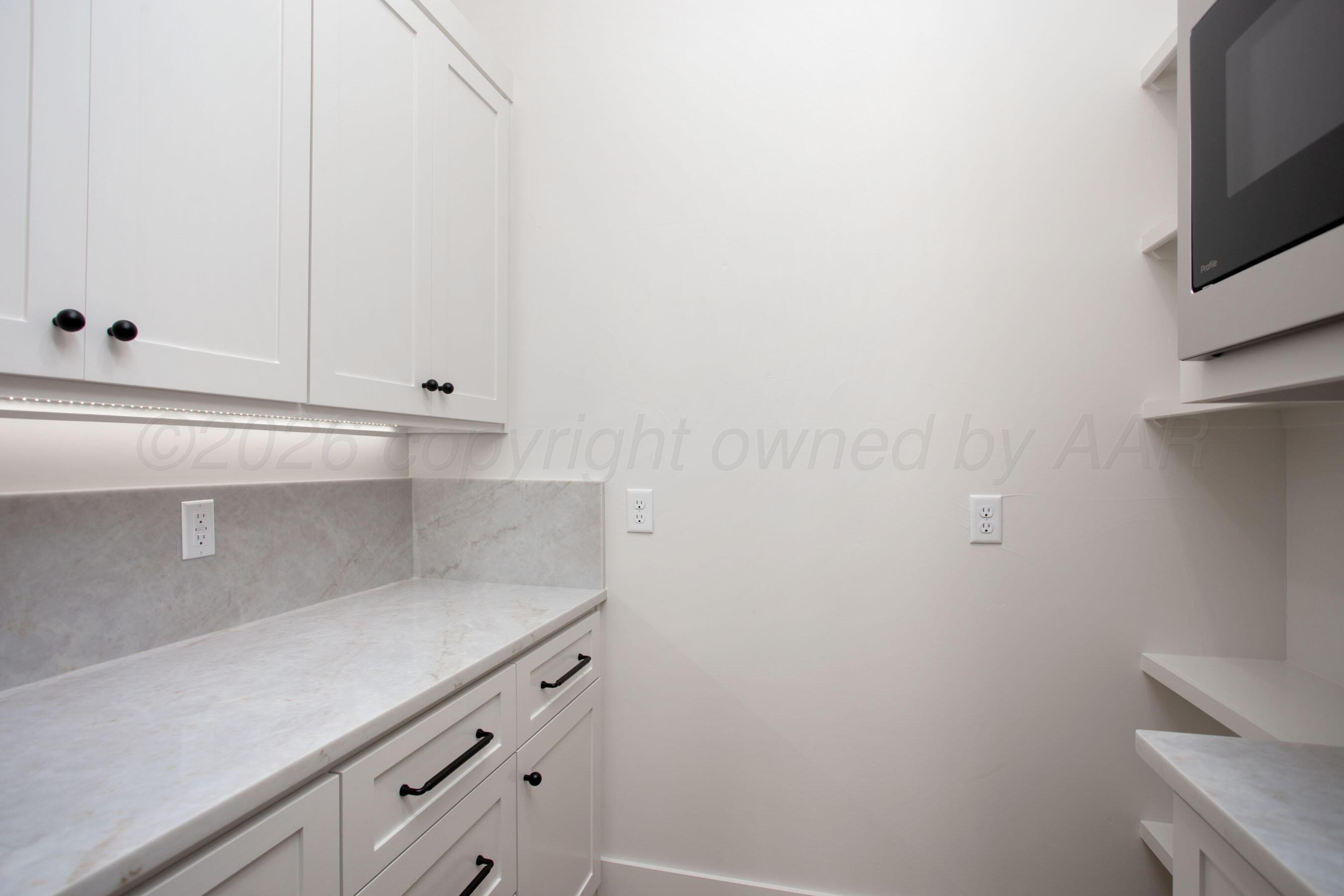 2300 Thunderhead Street Property Photo 9