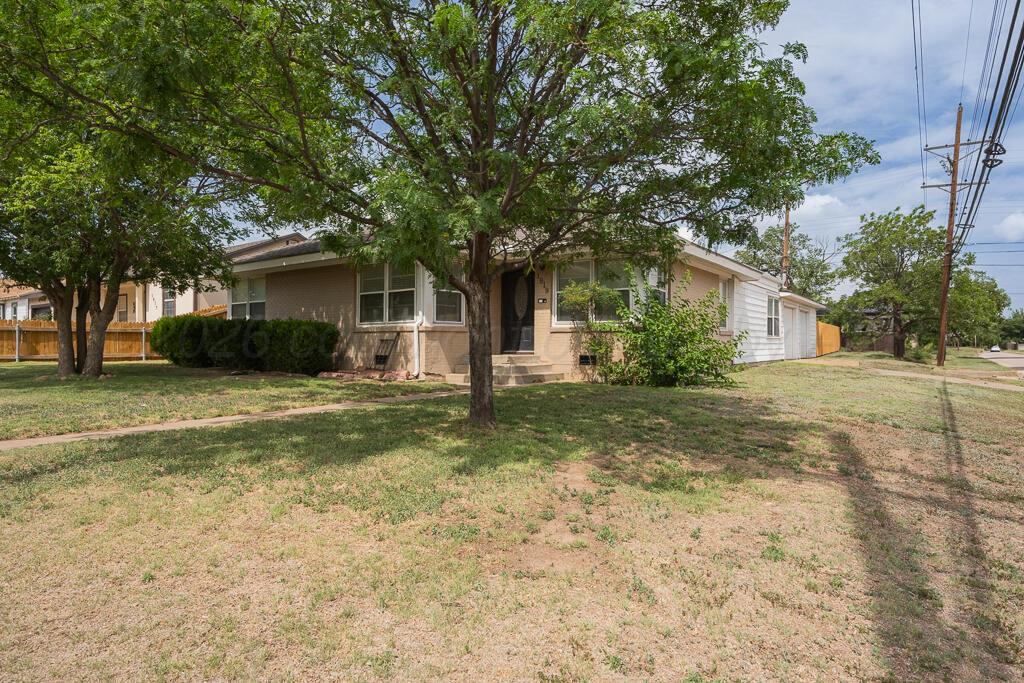 1919 S Milam Street Property Photo 2