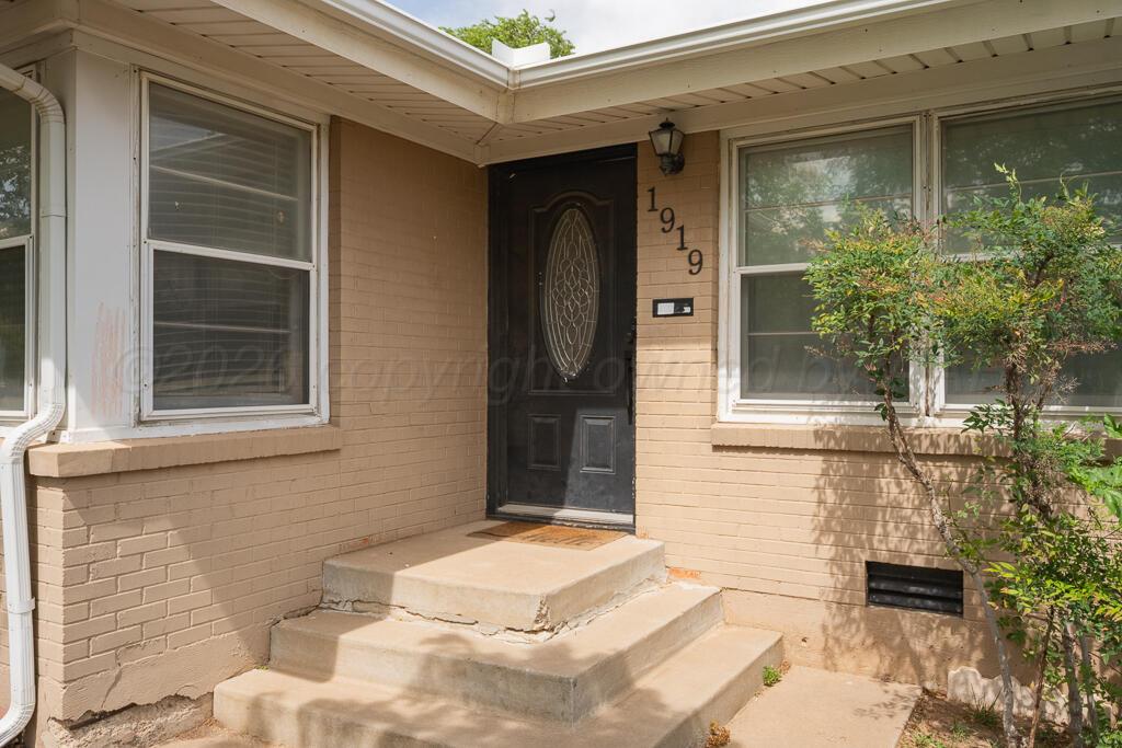 1919 S Milam Street Property Photo 3